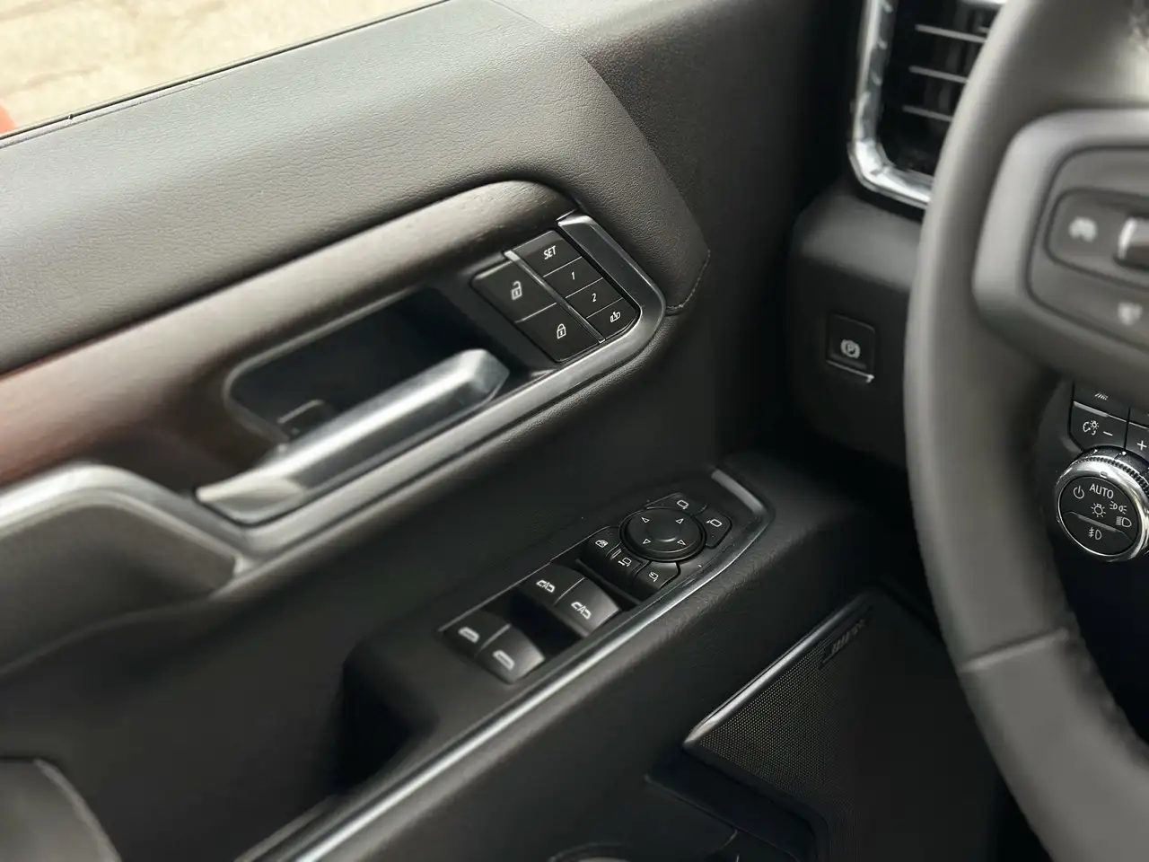 GMC Sierra 3500HD снимка GMC Sierra 3500HD