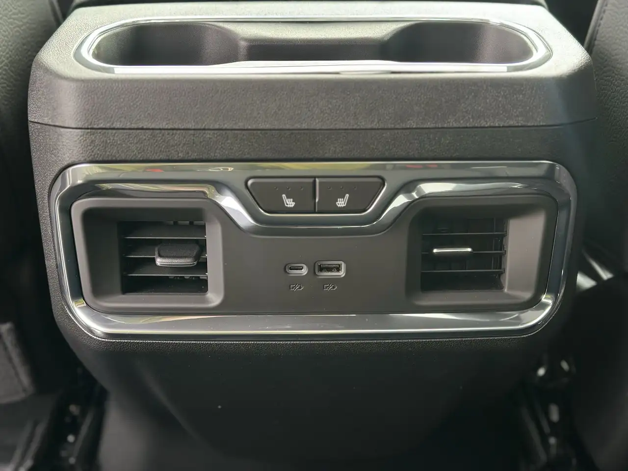 GMC Sierra 3500HD снимка GMC Sierra 3500HD