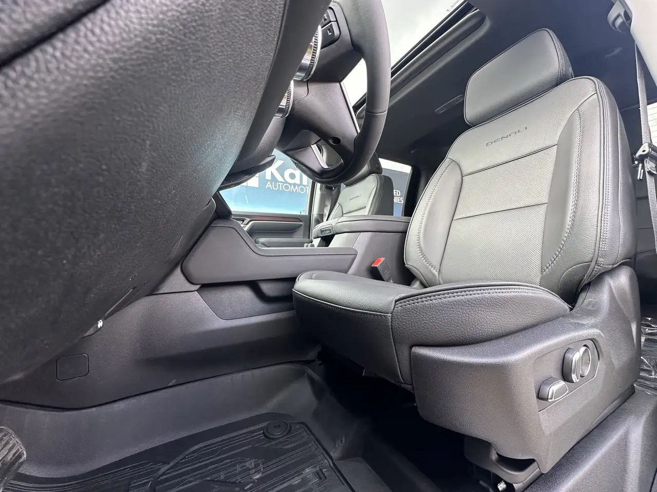 GMC Sierra 3500HD снимка GMC Sierra 3500HD