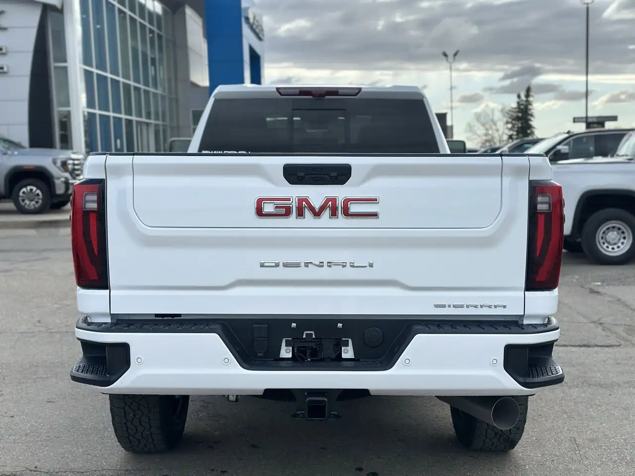 GMC Sierra 3500HD снимка GMC Sierra 3500HD