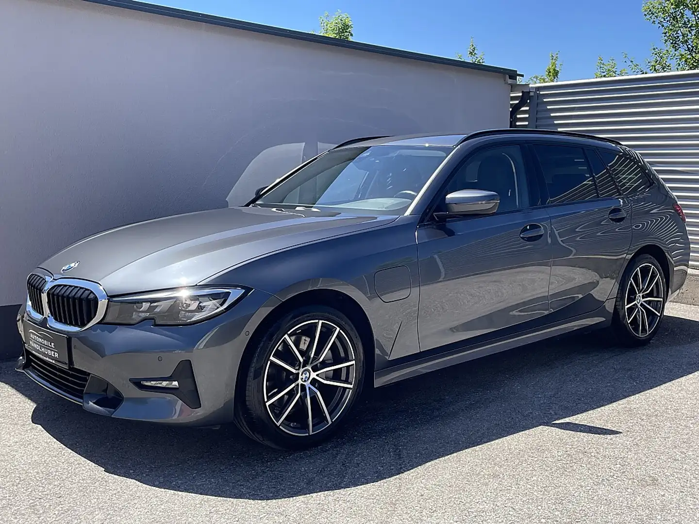 BMW 320 e xDrive Touring Aut.SPORTLINE/AHK/LIVE.C.PRO/L... Grau - 1