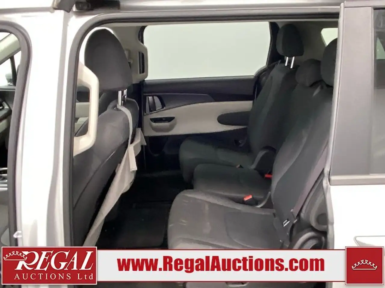 Kia Carnival photo Kia Carnival