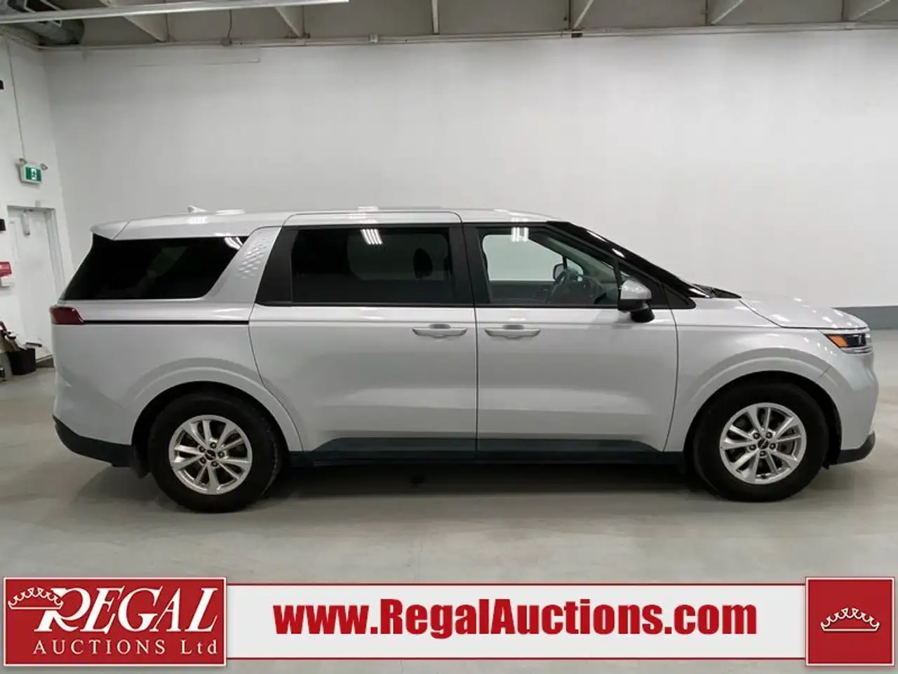 Kia Carnival photo Kia Carnival