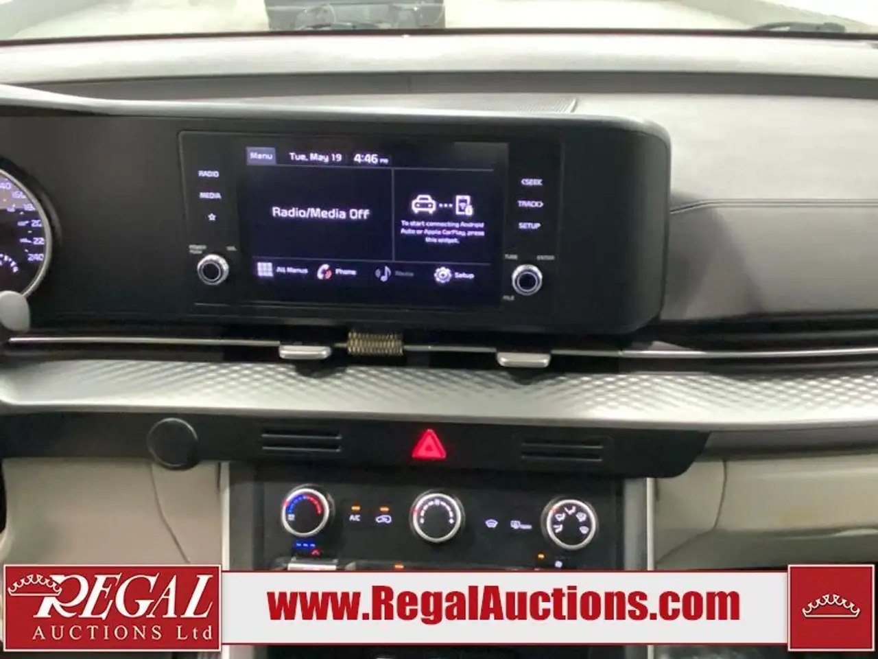 Kia Carnival photo Kia Carnival