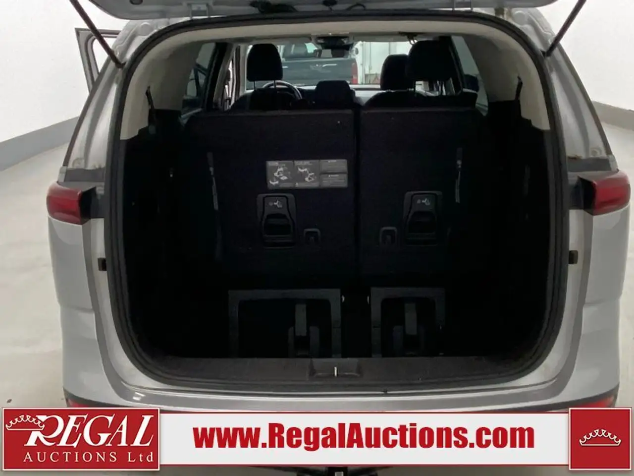 Kia Carnival photo Kia Carnival