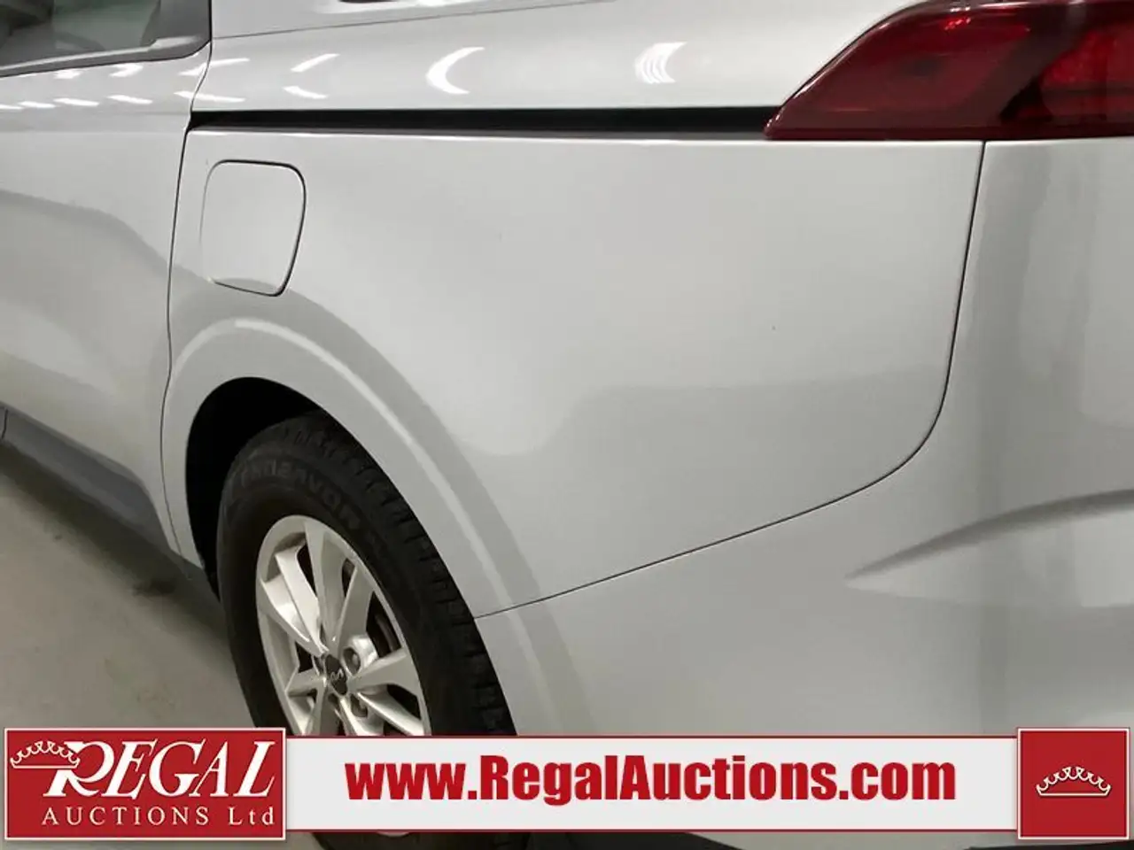 Kia Carnival photo Kia Carnival