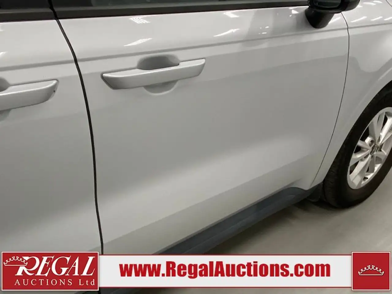 Kia Carnival photo Kia Carnival