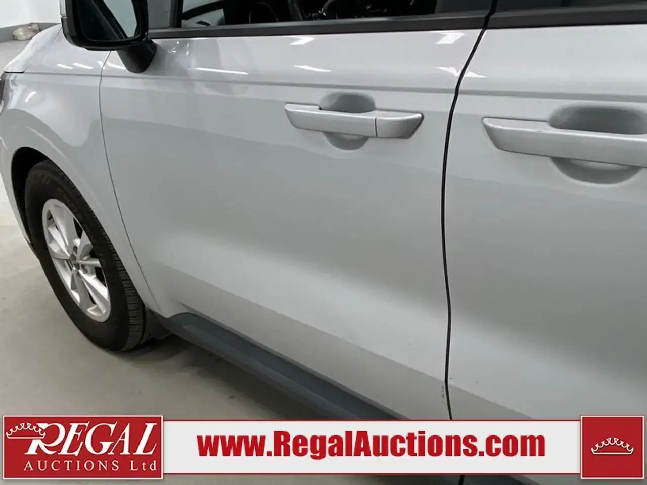Kia Carnival photo Kia Carnival