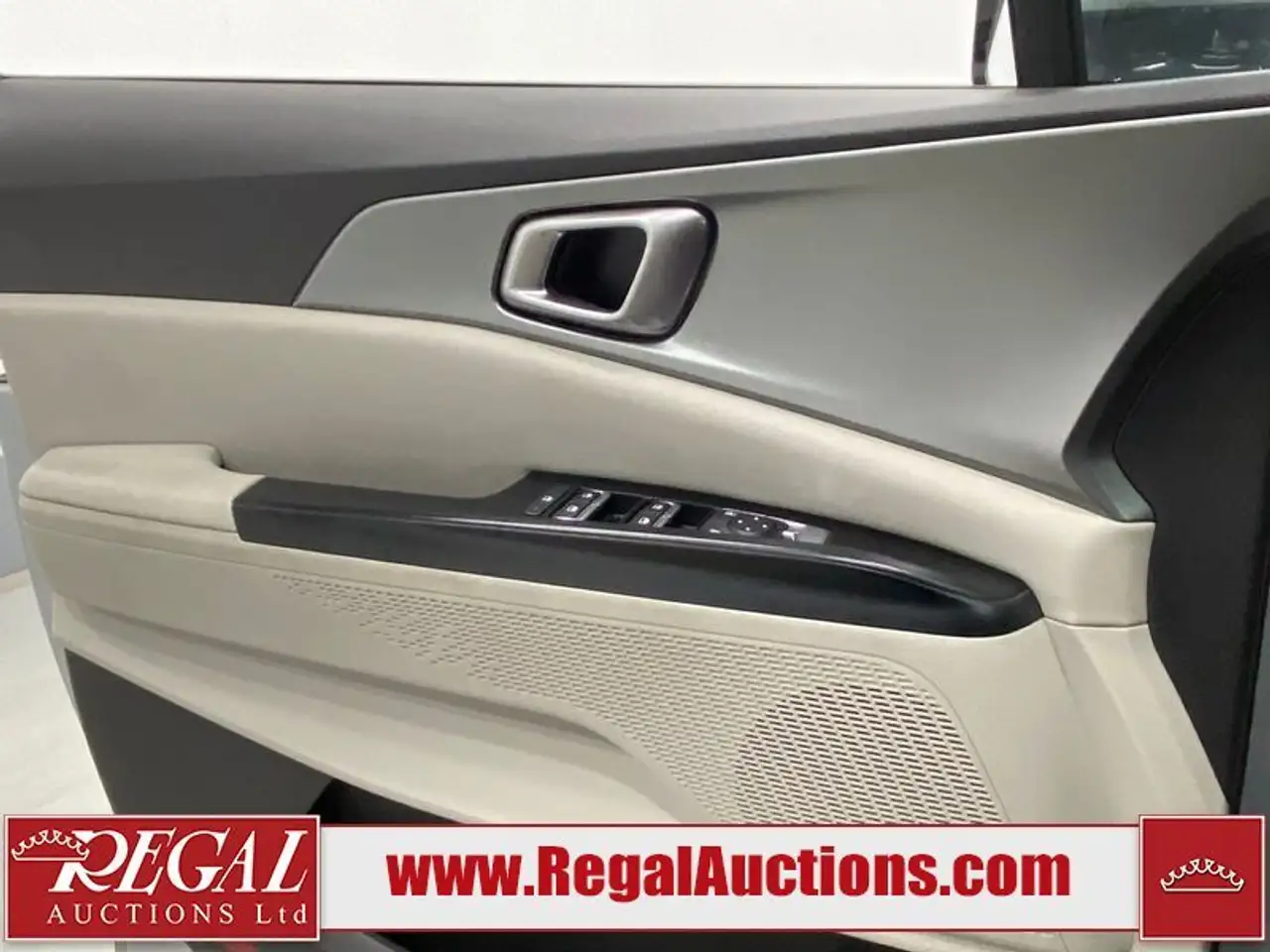 Kia Carnival photo Kia Carnival
