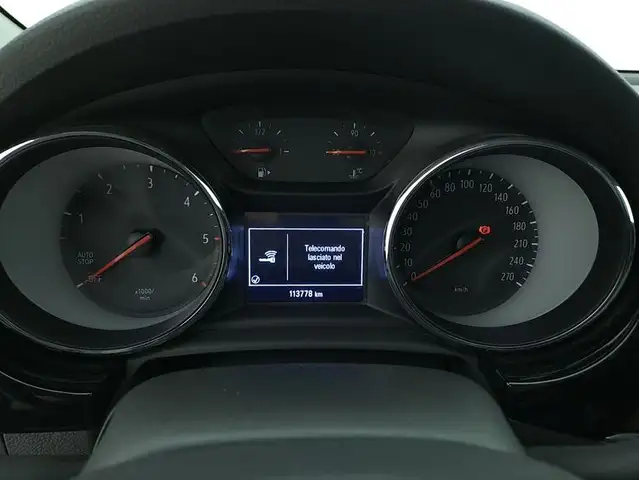 Opel Astra view 12