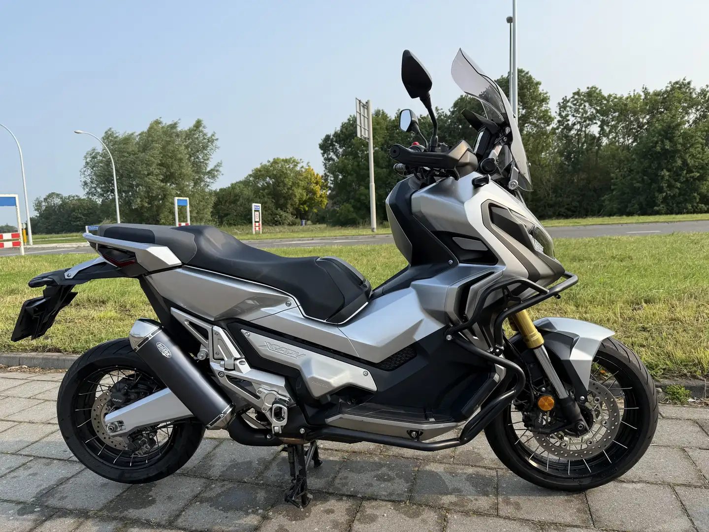 Honda X-ADV Honda X-ADV 750 Zilver - 2