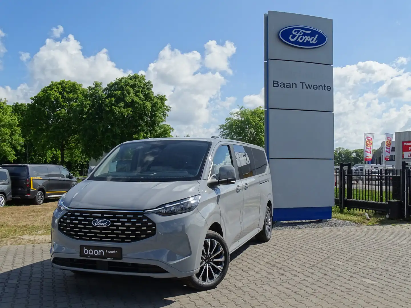 Ford Tourneo Custom 2.5 Plug-IN Hybrid 233 PK L2H1 Titanium X | Incl. Grau - 2