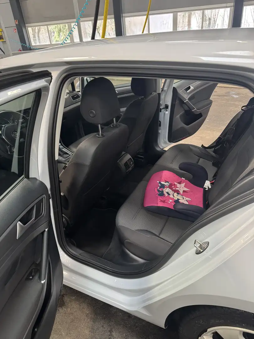 Volkswagen e-Golf 35,8kWh (mit Batterie) Weiß - 2