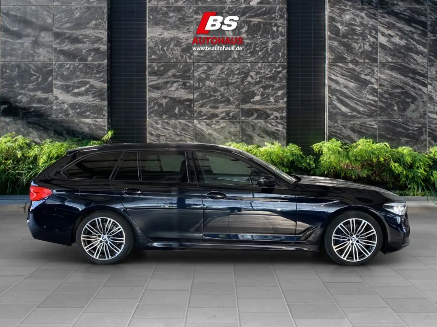 BMW 530 d Touring Aut. M Sportpaket Wenig KM VOLL - 1