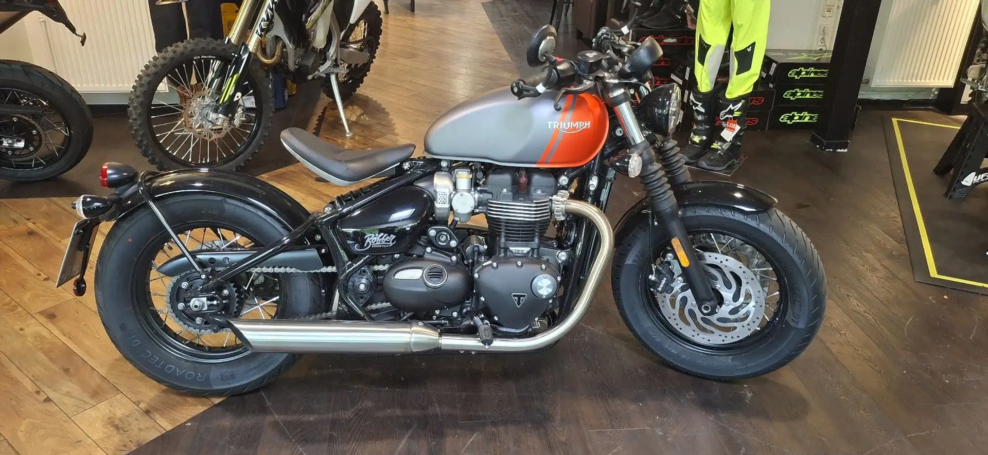 Triumph Bonneville Bobber 2025 NEUWERTIG ERST 539 KM - 1