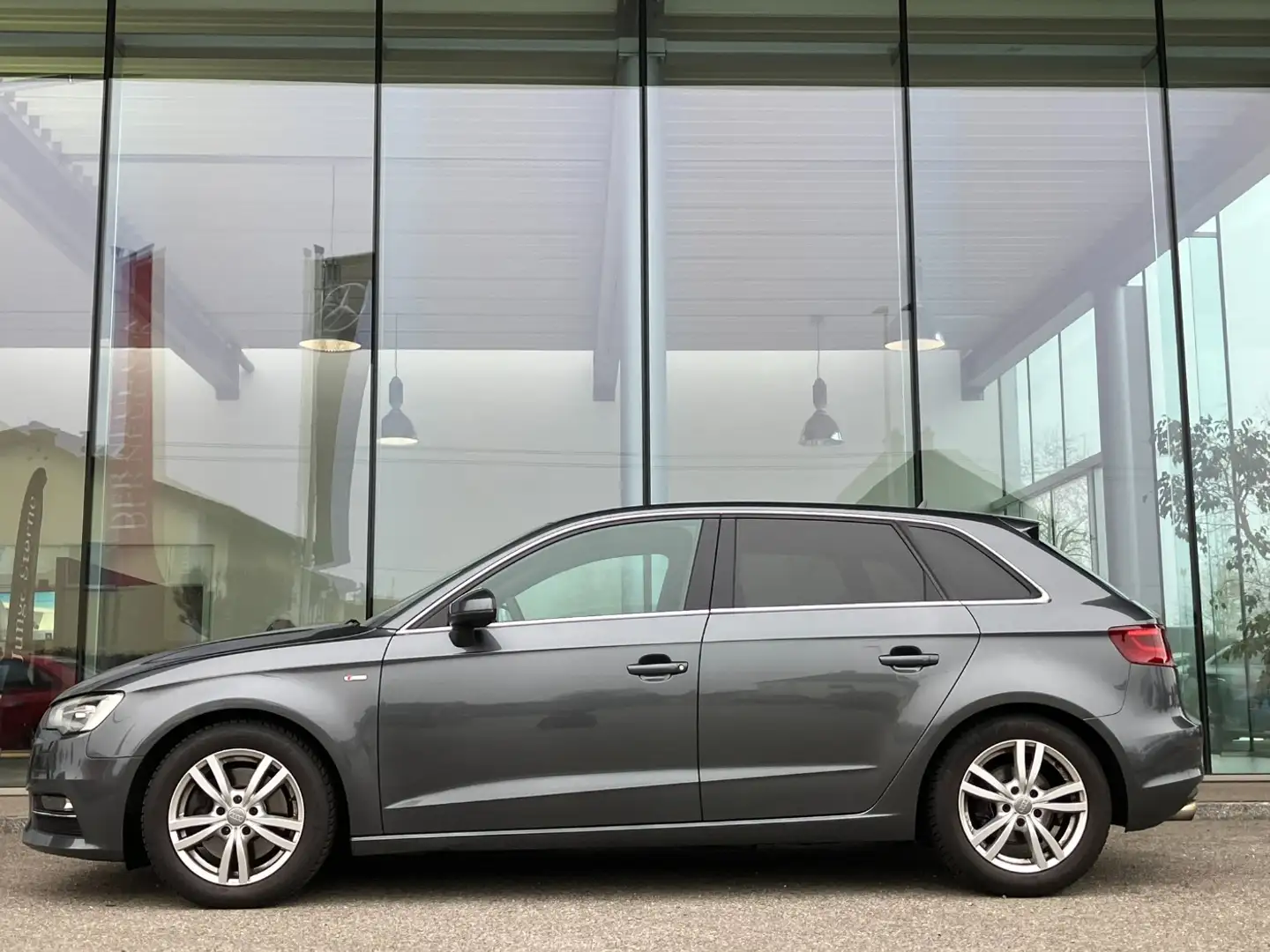 Audi A3 Sportback Grau - 2