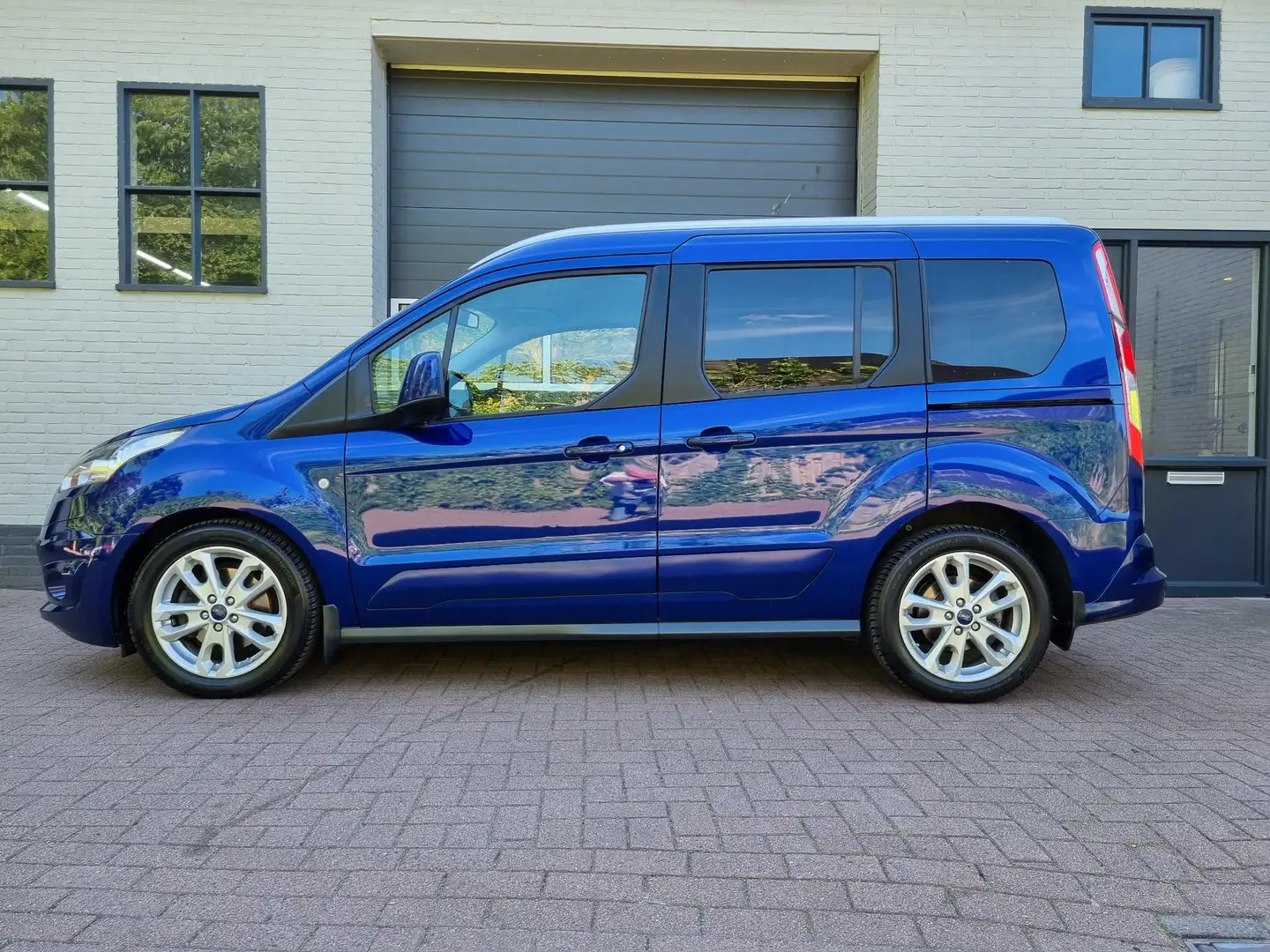 Ford Tourneo Connect Compact 1.6 Titanium Aut. TREKHAAK / PANORAMADAK / Blau - 2