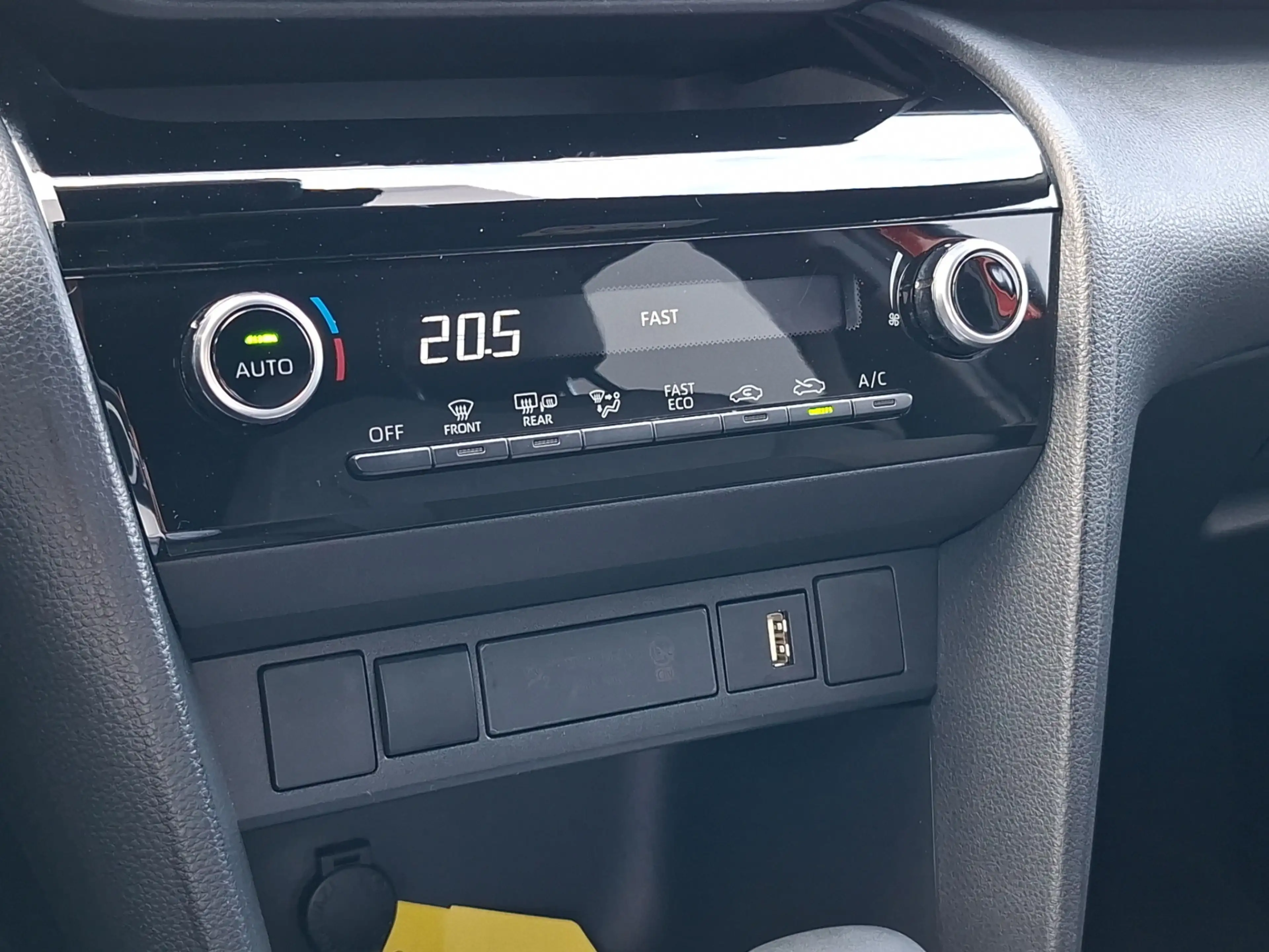 Toyota Yaris Cross 1.5 Hybrid First Edition | Dealer onderhouden | Na — photo 9