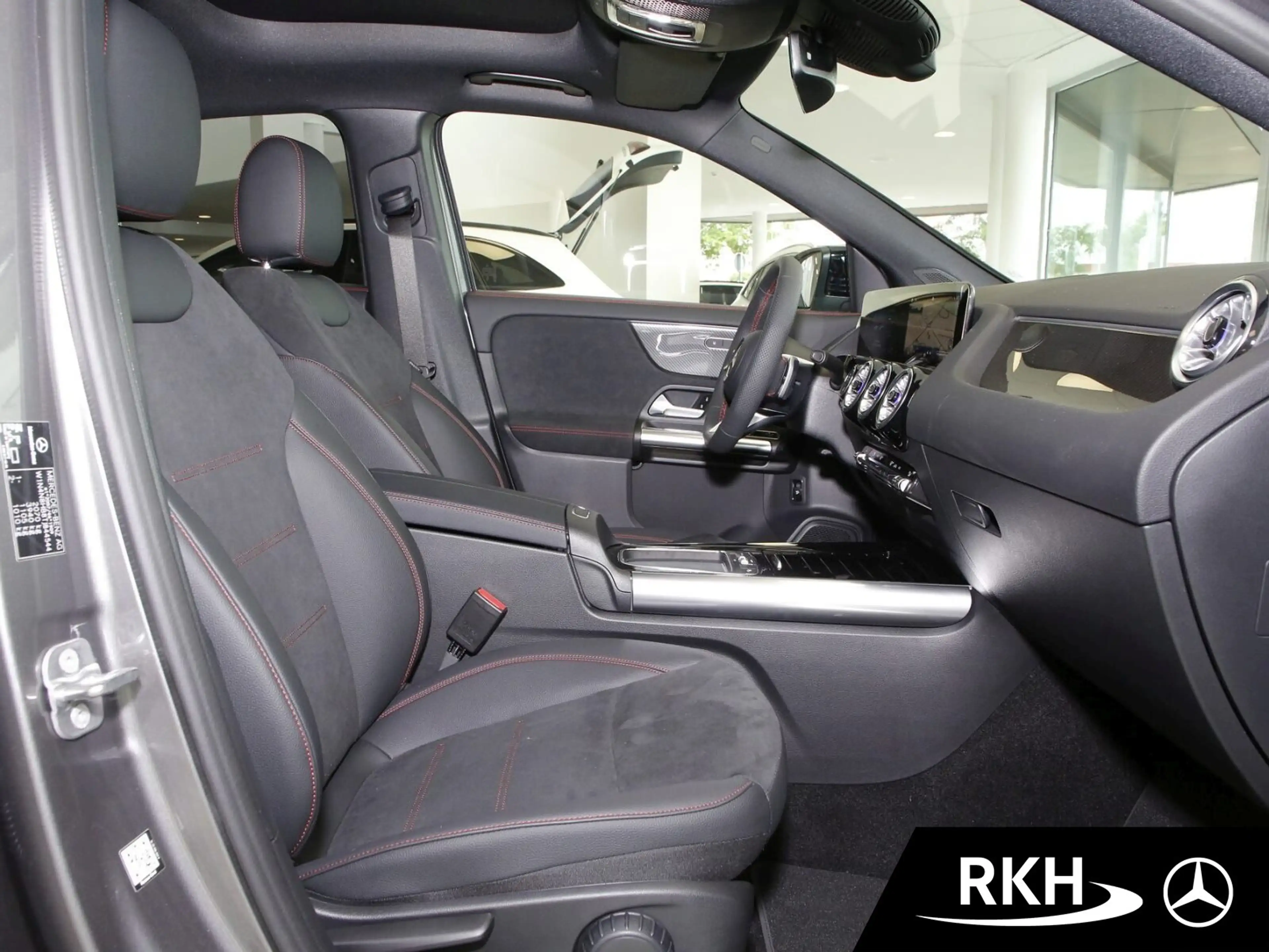Mercedes-Benz GLA 200 GLA 200 AMG Night/Pano/Kamera/Totw./LED AMG Line — photo 6