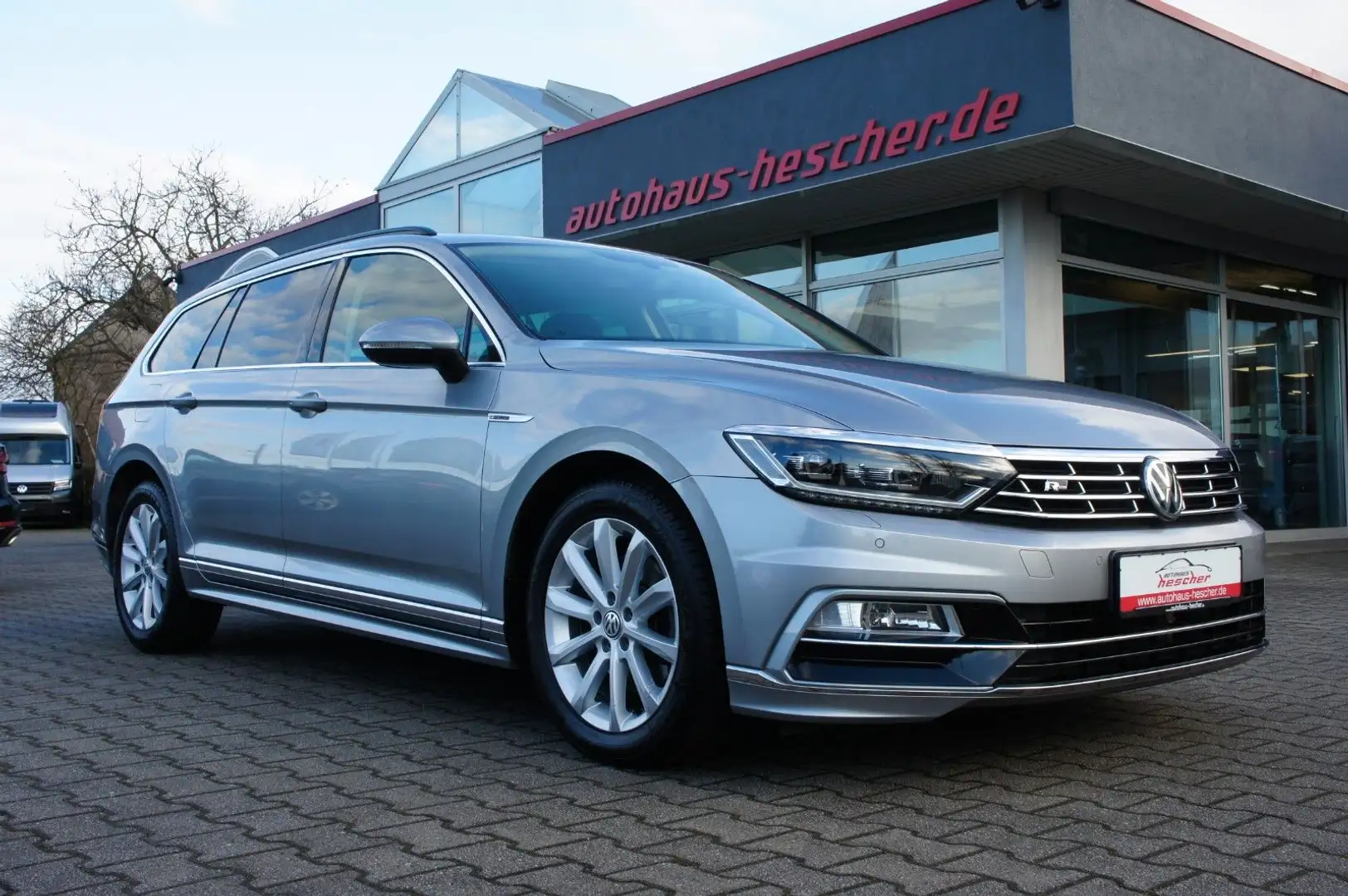 Volkswagen Passat Variant 2.0 TDI 4Motion DSG *R-LINE*AHK* Silber - 2