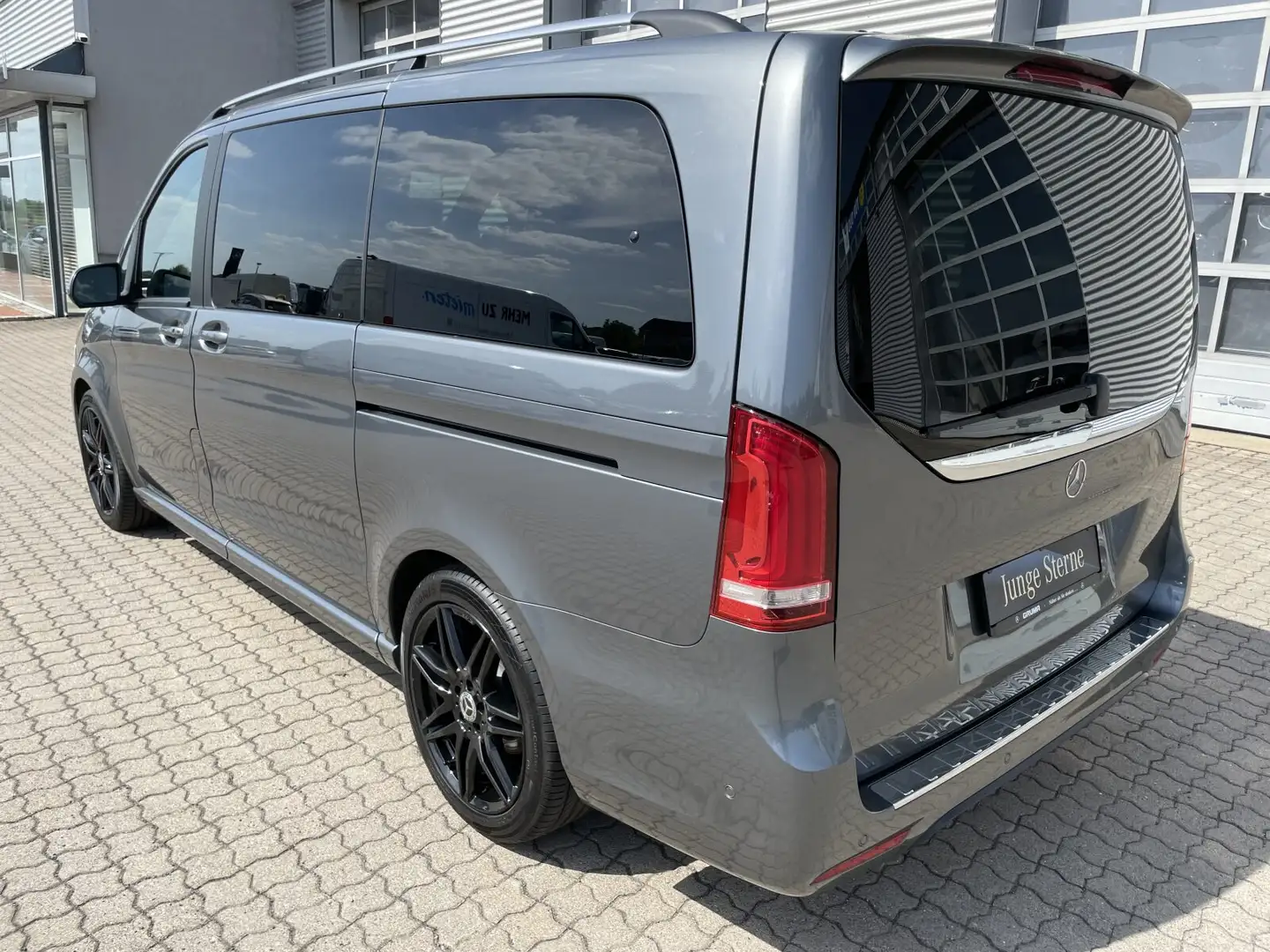 Mercedes-Benz V 300 V 300 d EDITION L AMG Night TOTW+SPUR+LED+LEDER BC Grau - 2