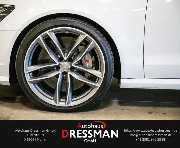 Audi RS6 view 8