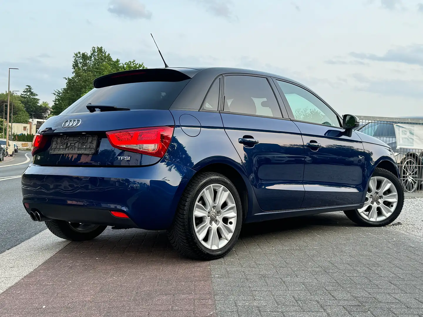Audi A1 ambition Sport Unfallfrei Klima Sportsitz 1.Hand Mavi - 2