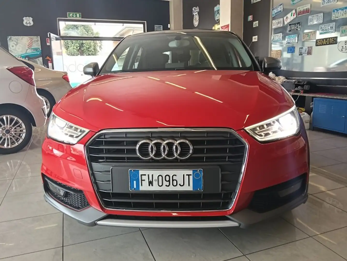 Audi A1 1.4 TDI SBK ADMIRED S-TRONIC Rood - 2