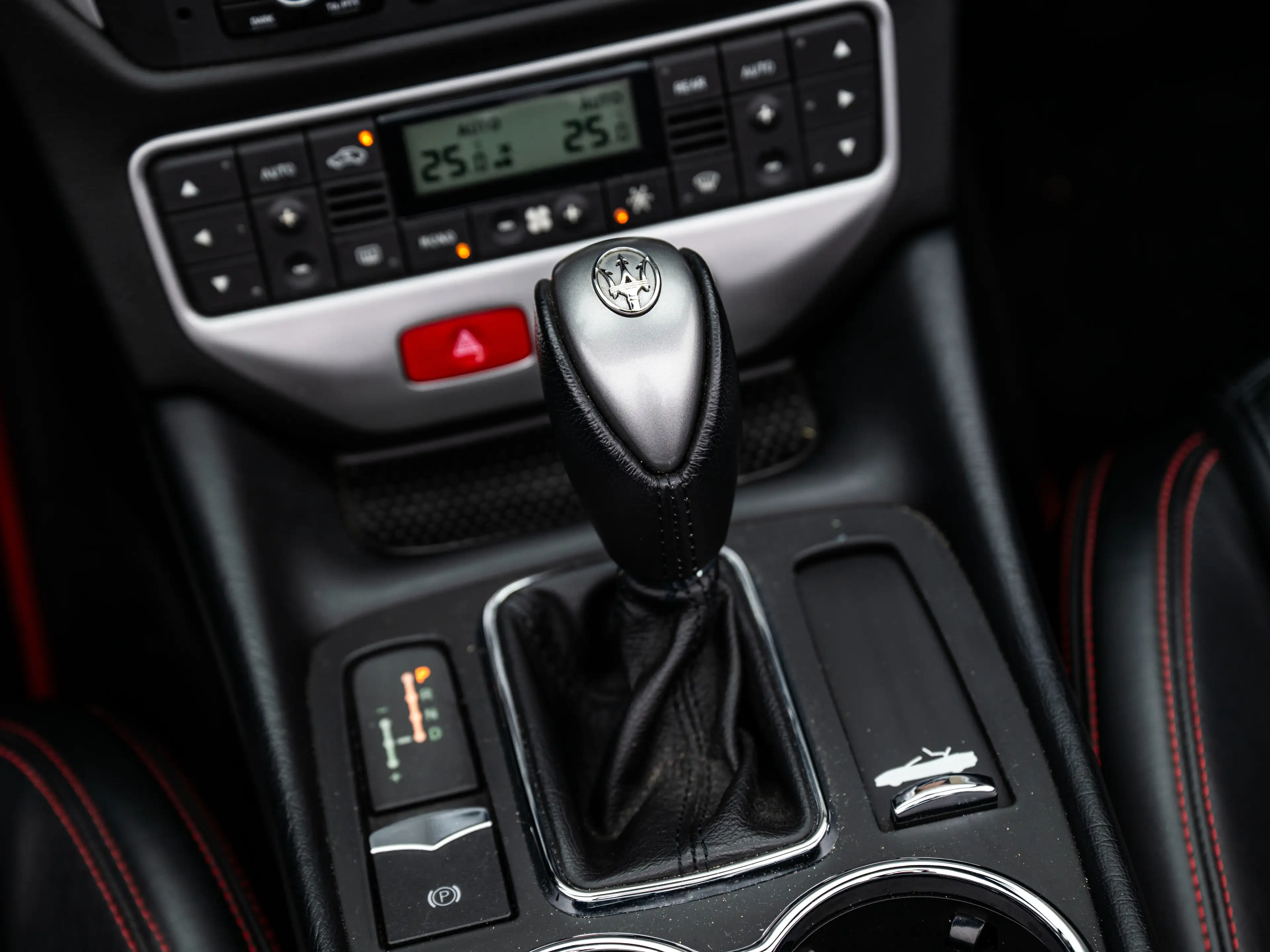 Maserati GranCabrio 4.7 S Sport — photo 14
