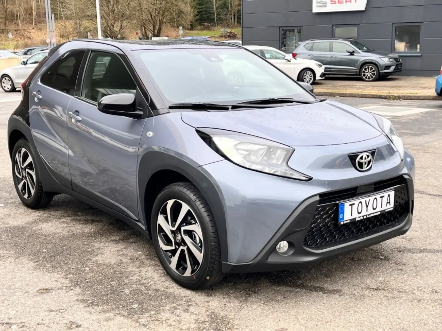 Toyota Aygo X Team D Apple Carplay Andoid Auto Grau - 1