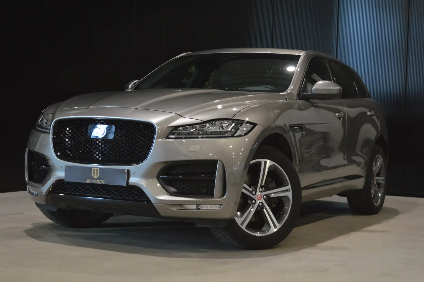 Jaguar F-Pace P300 ch AWD R-Sport Toutes options Beige - 1