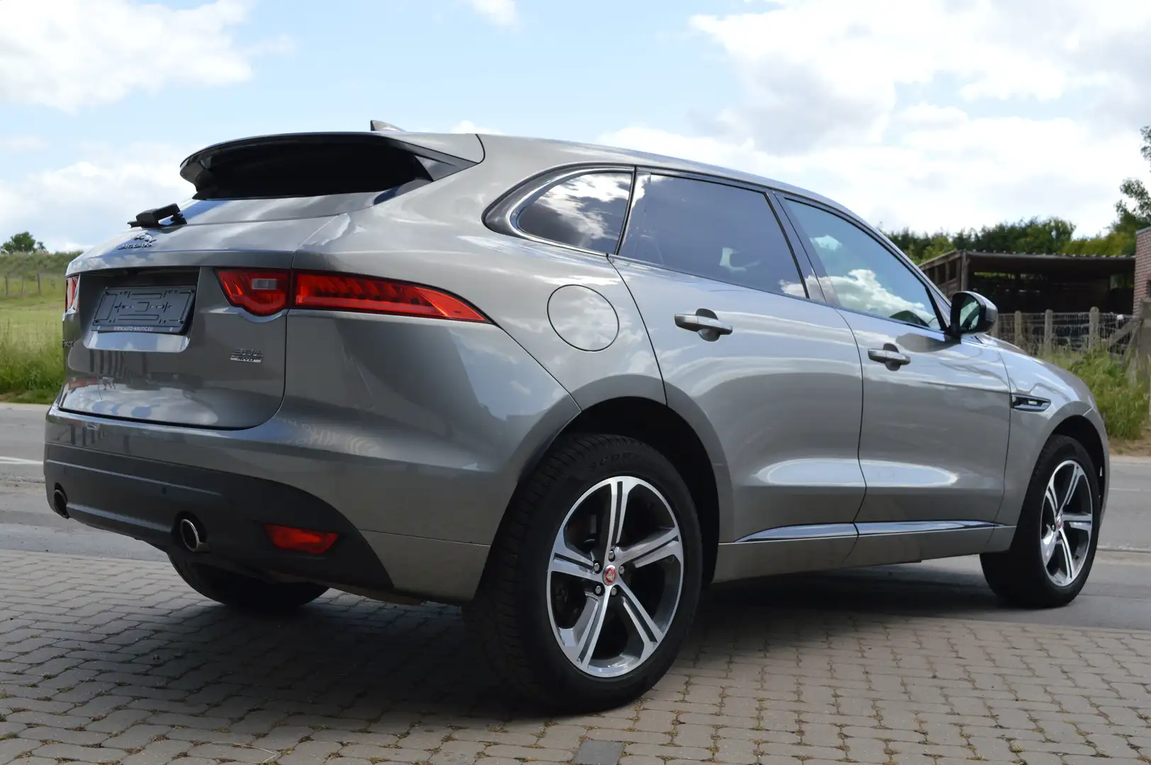 Jaguar F-Pace P300 ch AWD R-Sport Toutes options Beige - 2