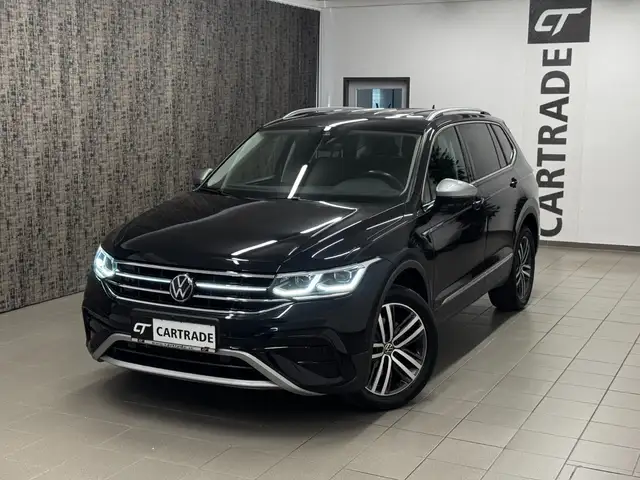 Volkswagen Tiguan view 2