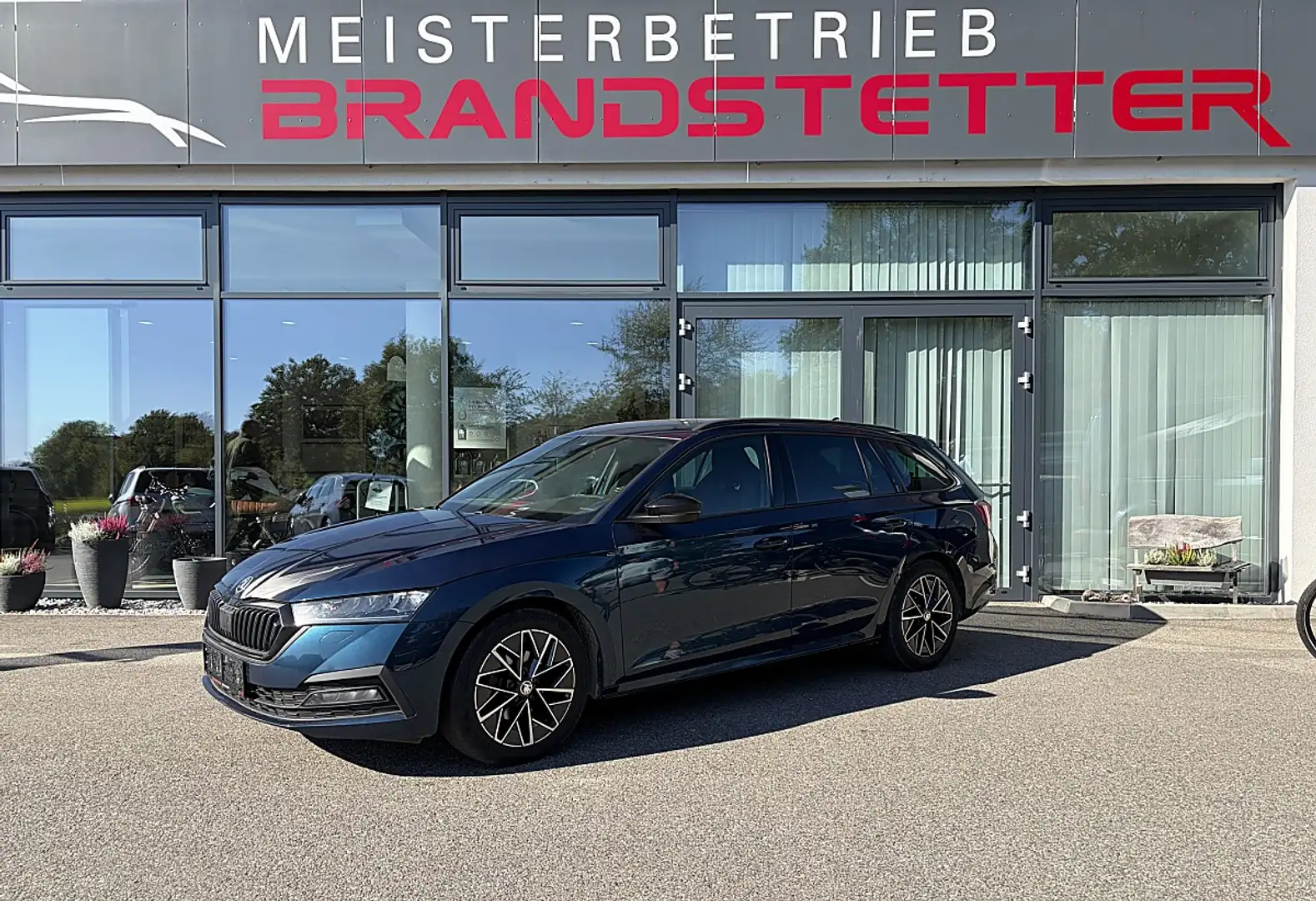 Skoda Octavia Combi 2,0 TDI Ambition Blau - 1