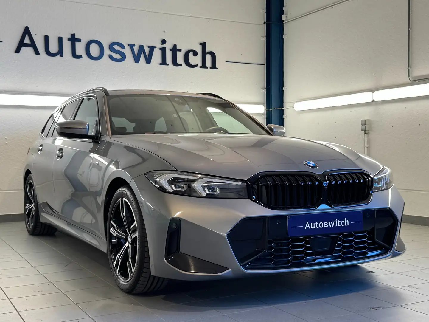 BMW 330 i Touring - MSport/Leder/ActCruise/Trekh/HiFi/Cam/ Сірий - 1