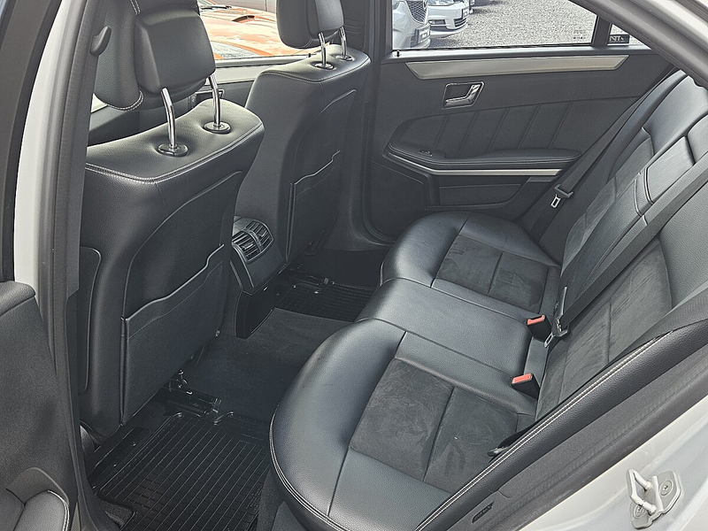 Mercedes-Benz E 350 CDI AMG-Line Vollausstattung! — photo 13