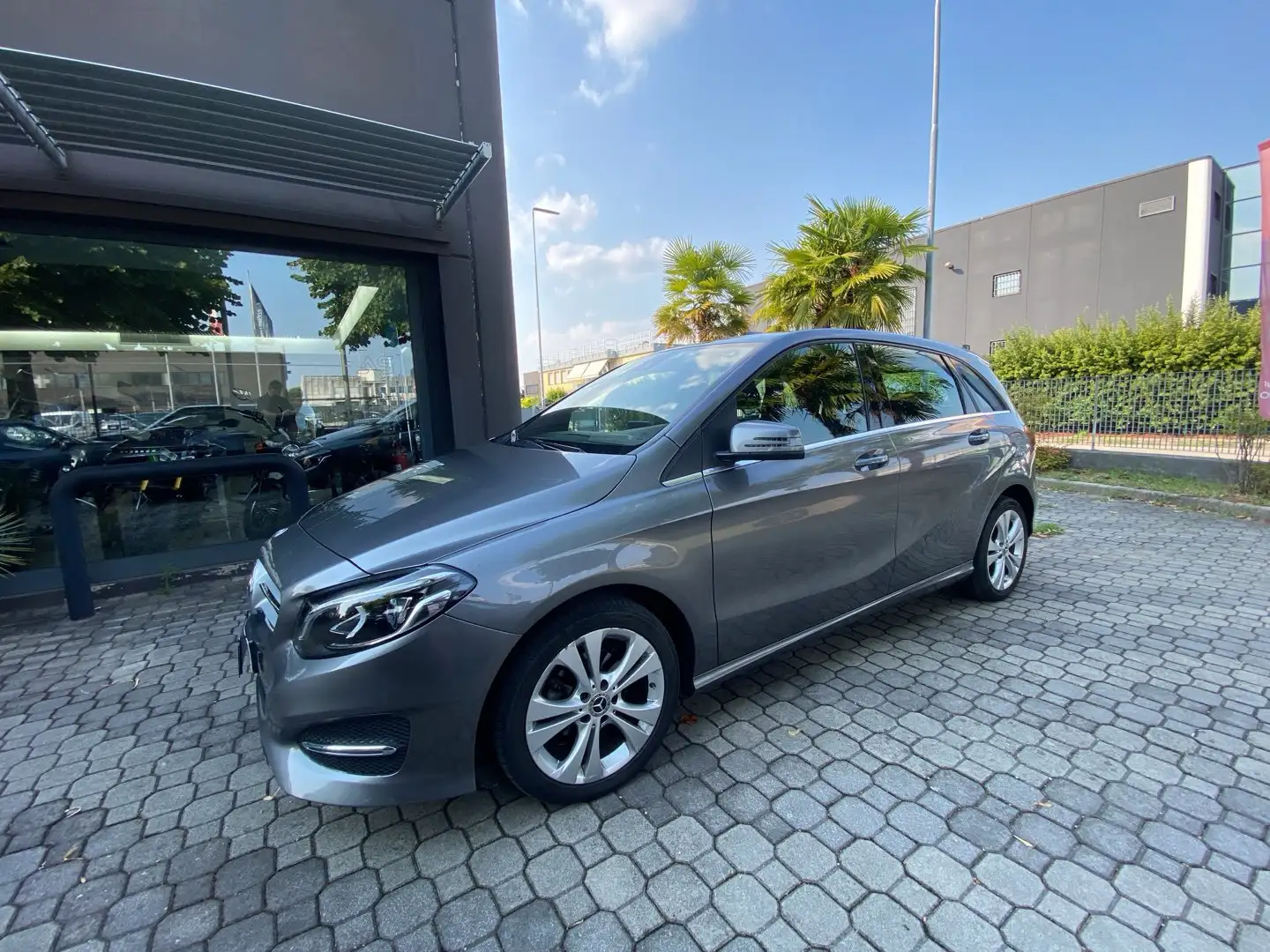 Mercedes-Benz B 180 B 180 d Automatic Business 109 CV Grigio - 1