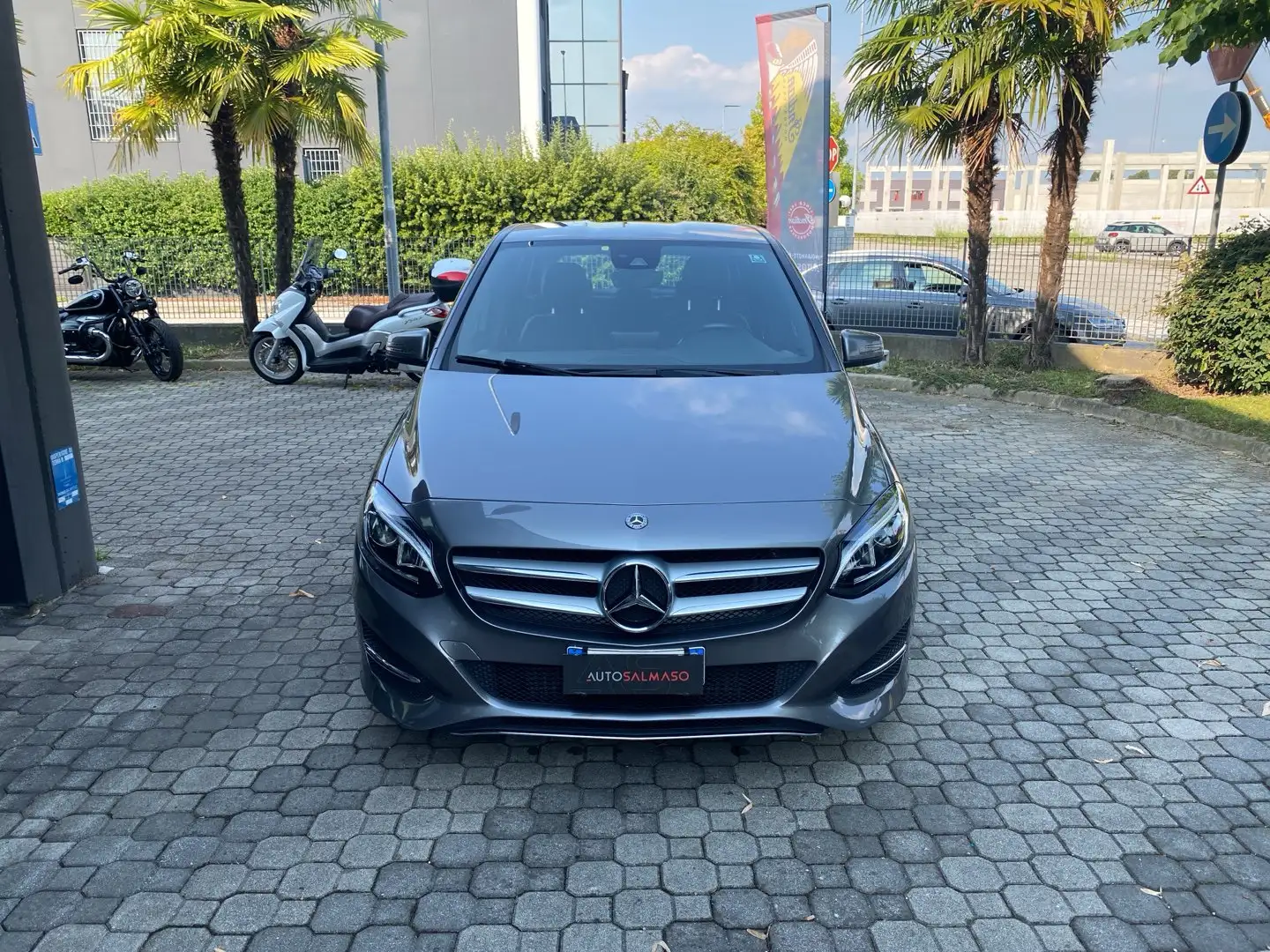 Mercedes-Benz B 180 B 180 d Automatic Business 109 CV Grigio - 2
