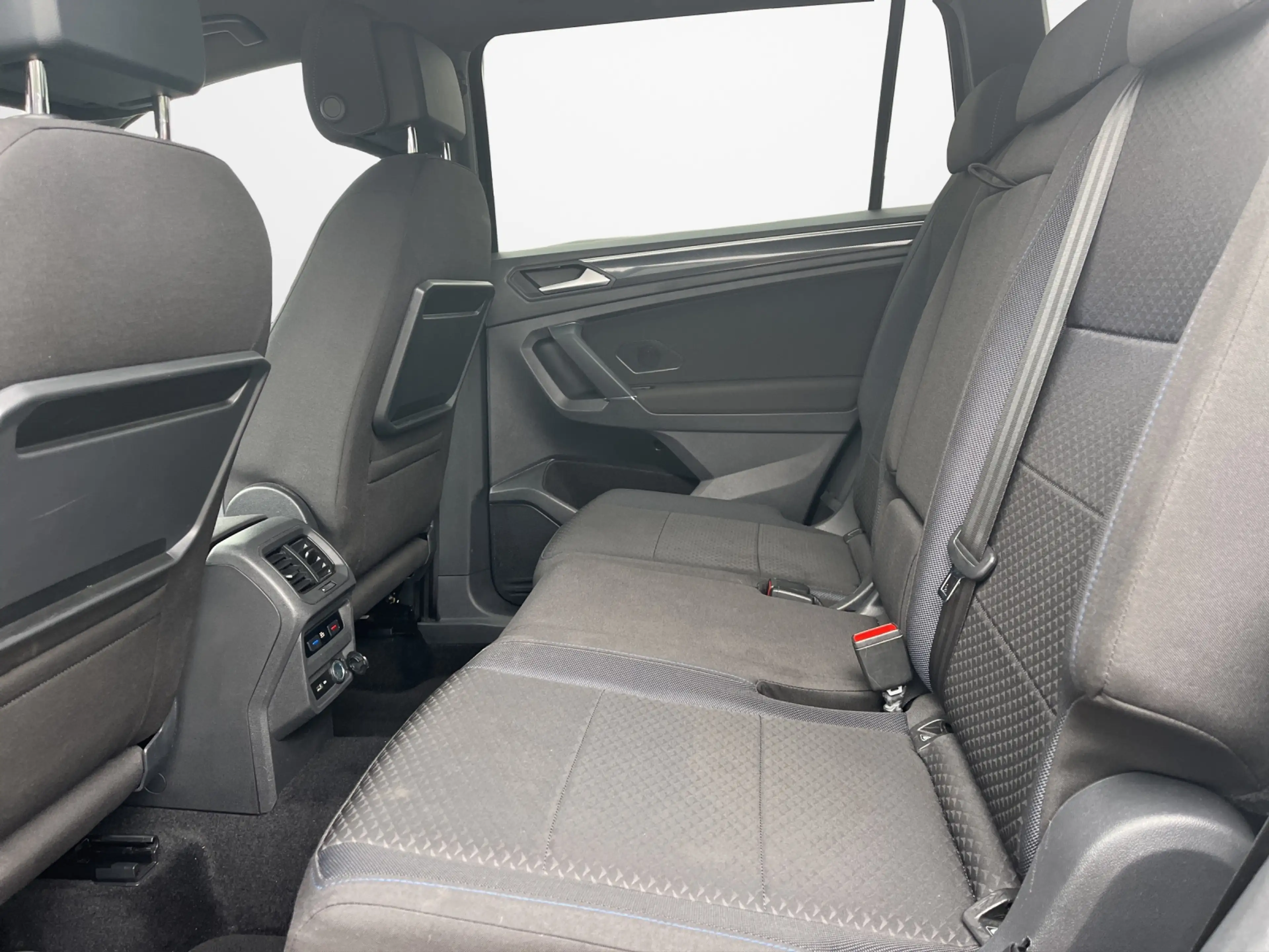 Volkswagen Tiguan Allspace 2.0 TDI DSG 4Motion United — photo 11
