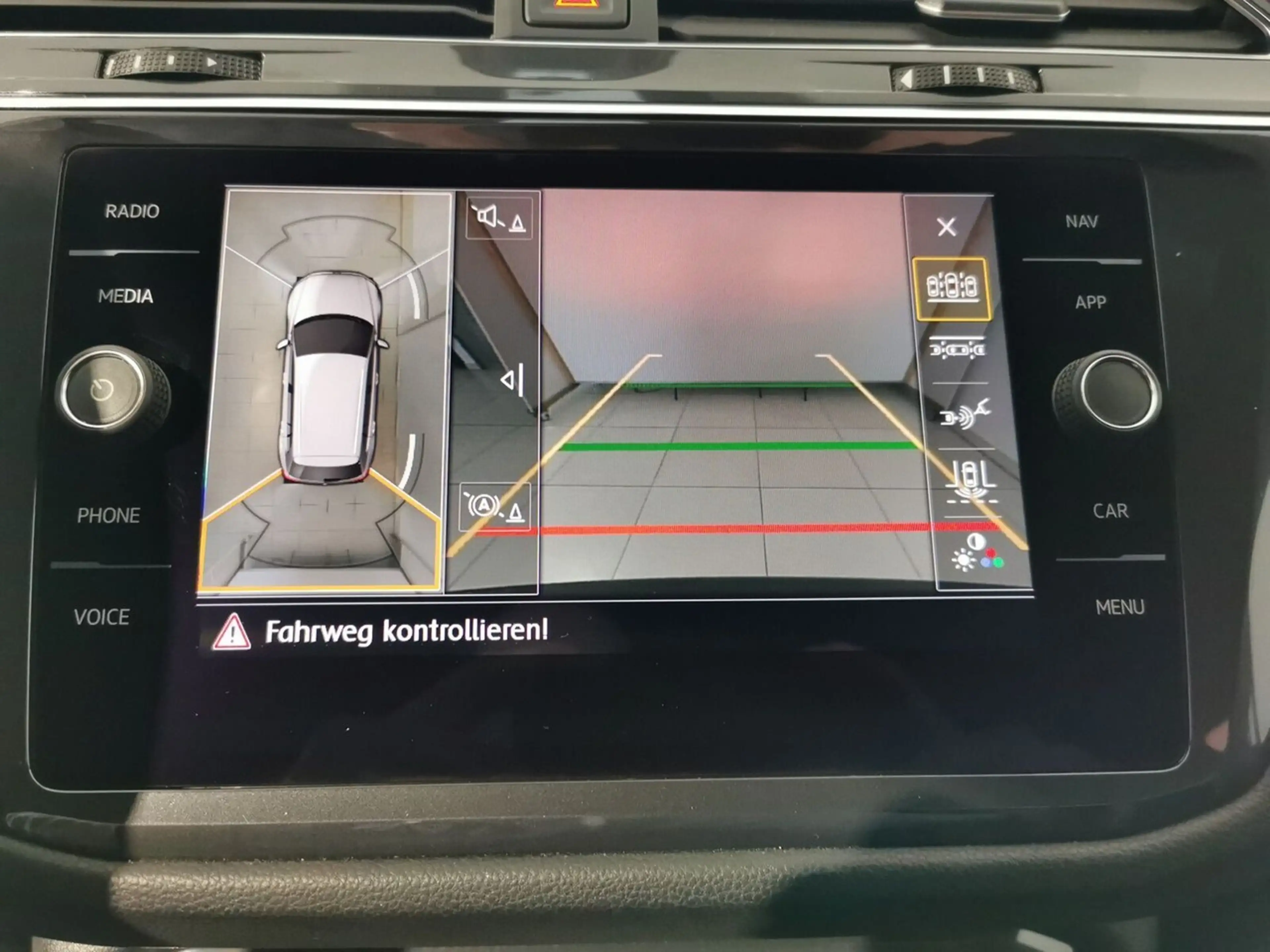 Volkswagen Tiguan Allspace 2.0 TDI DSG 4Motion United — photo 14