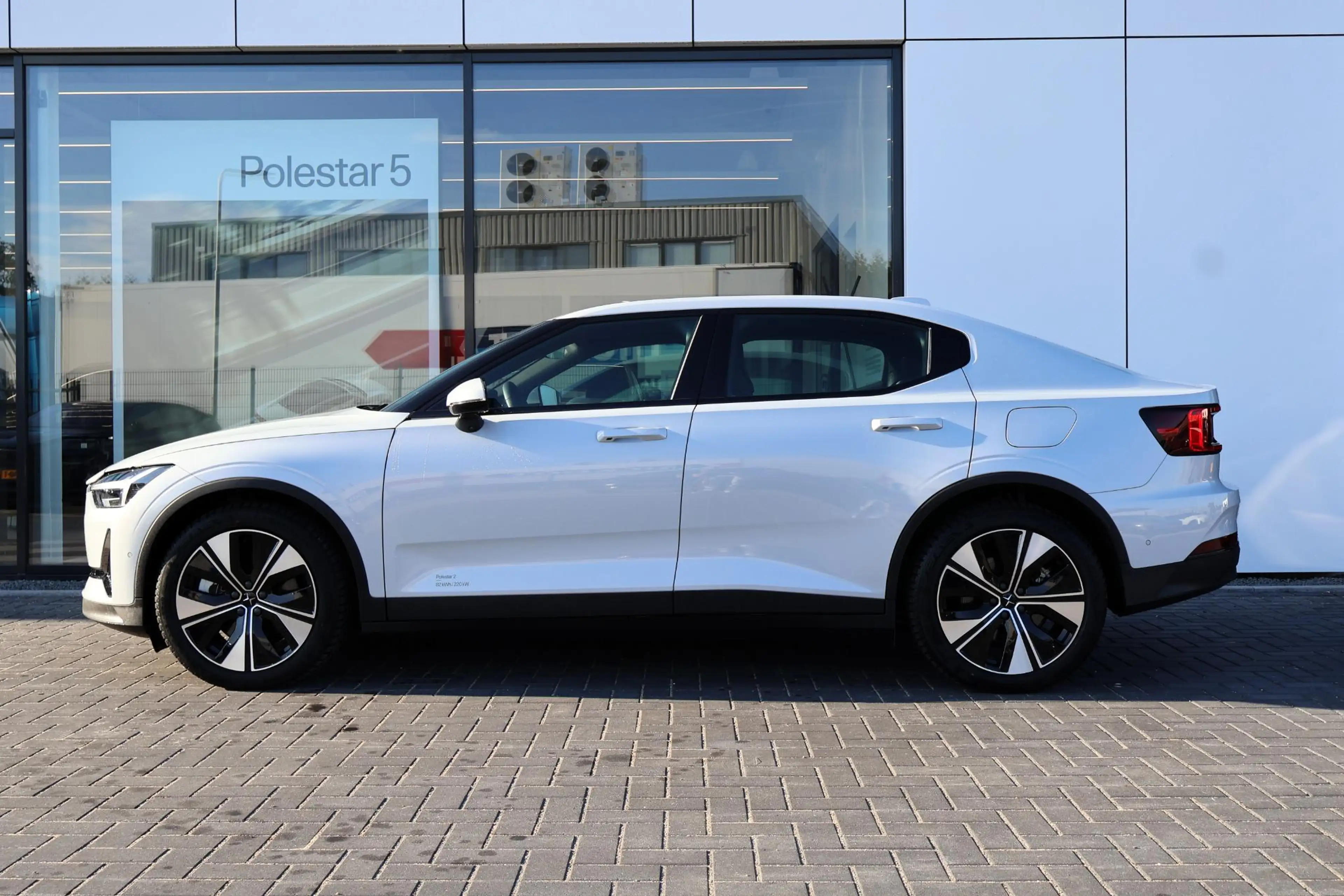 Polestar 2 Long Range Single Motor 82 kWh Verwarmde voorstoel — photo 3