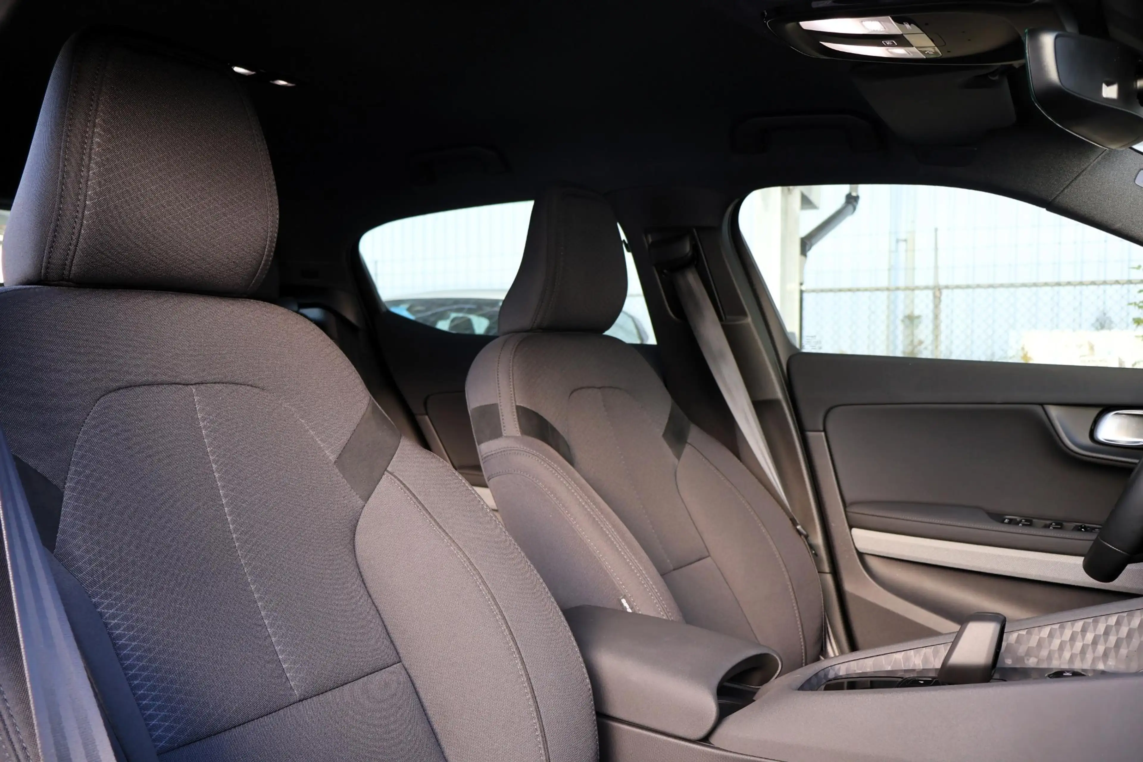 Polestar 2 Long Range Single Motor 82 kWh Verwarmde voorstoel — photo 2