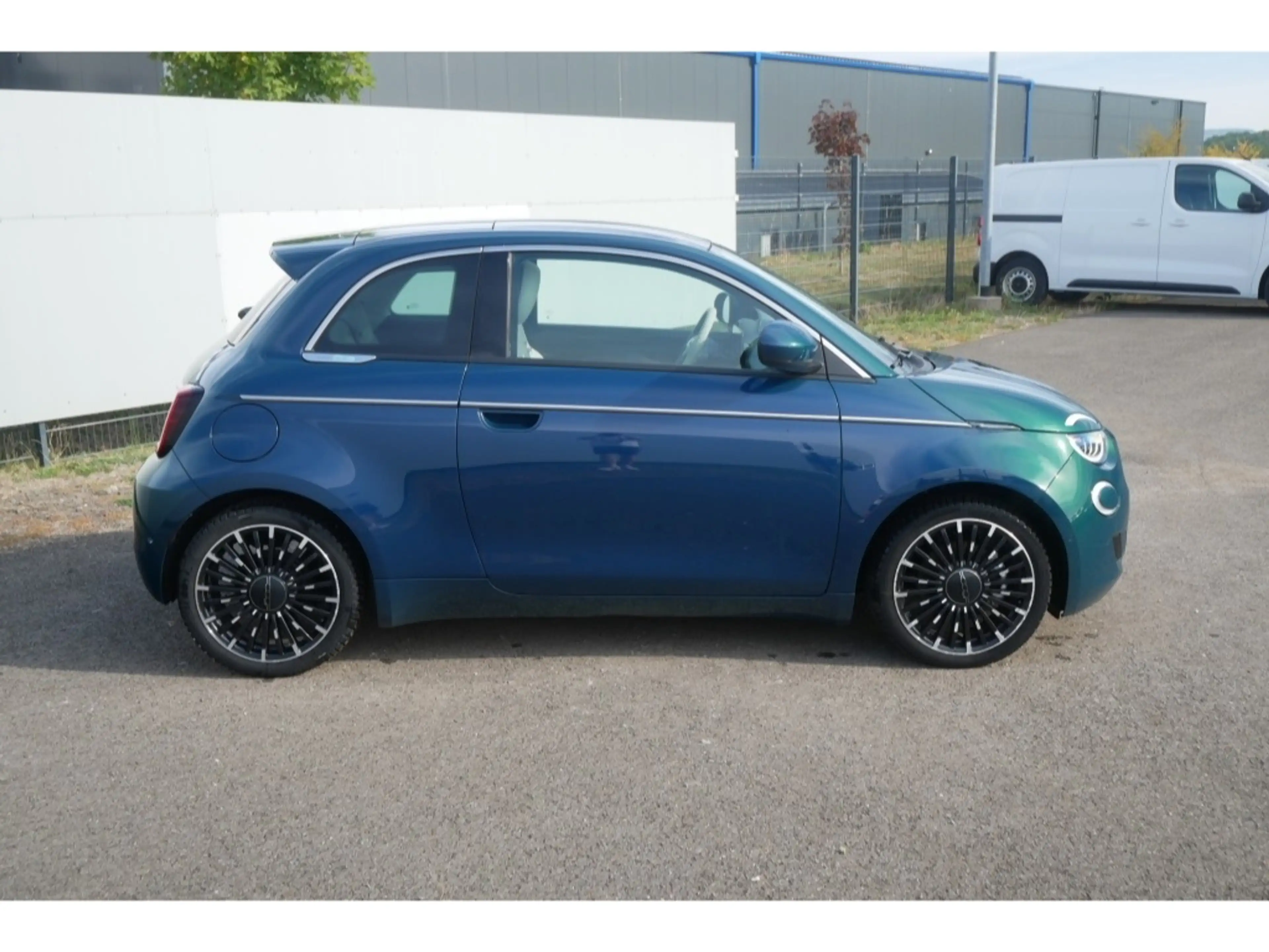 Fiat 500e BY BOCELLI AT 42 Kwh 118PS LED NAVI WINTER GLASDAC — photo 2