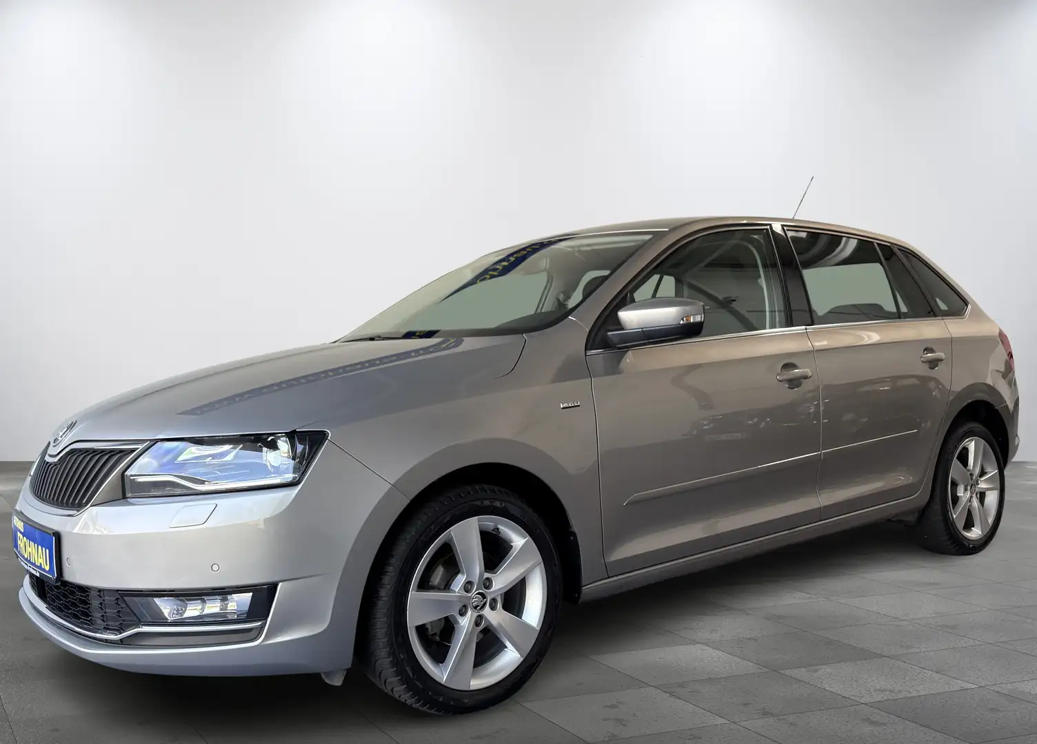 Skoda Rapid/Spaceback Clever AHK Tempomat Apple CarPlay PDC Sitzh. Klima Beige - 1