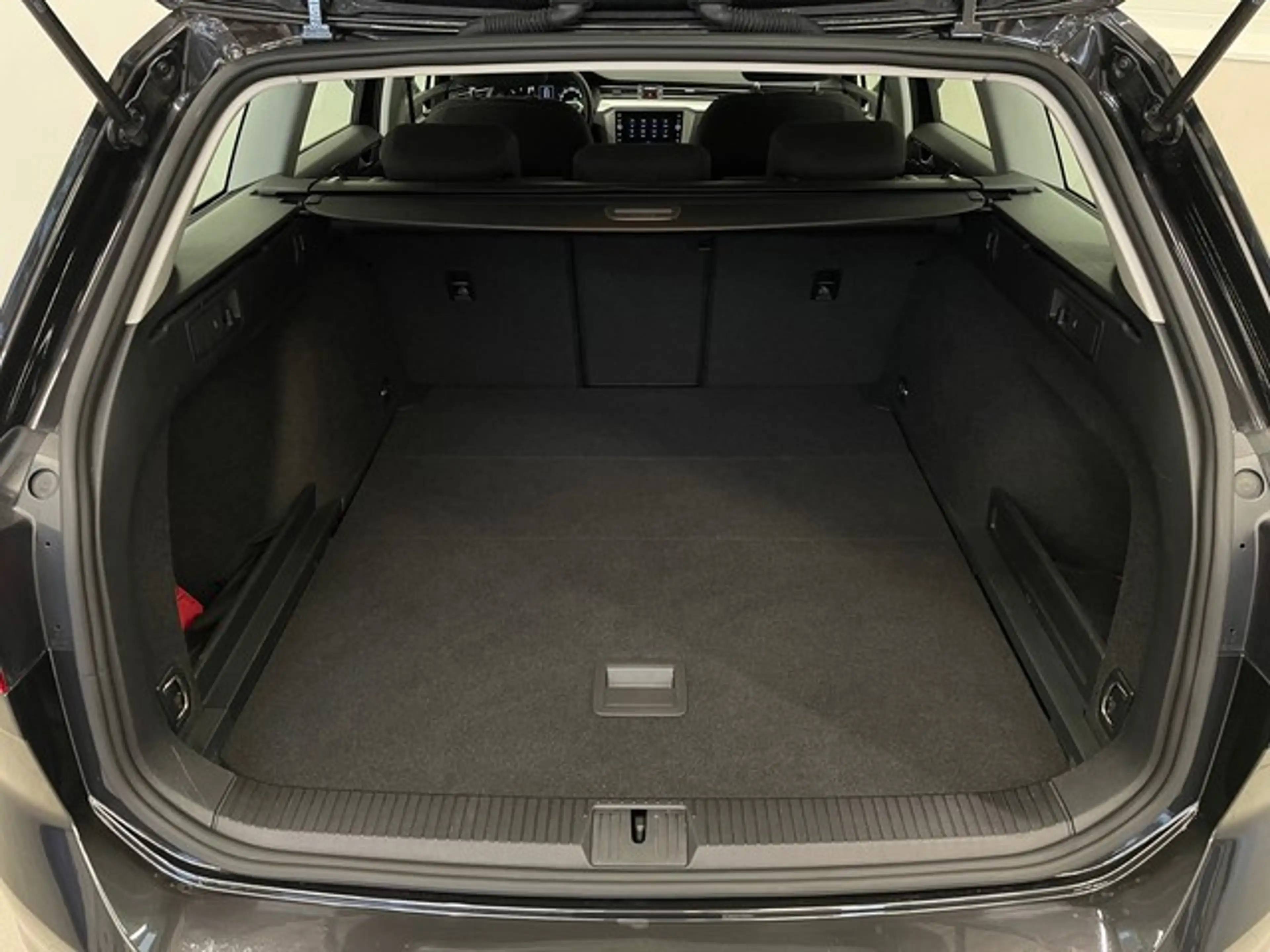 Volkswagen Passat Variant 2.0 TDI Conceptline NAVI+LANE+APP+KAMERA — photo 7