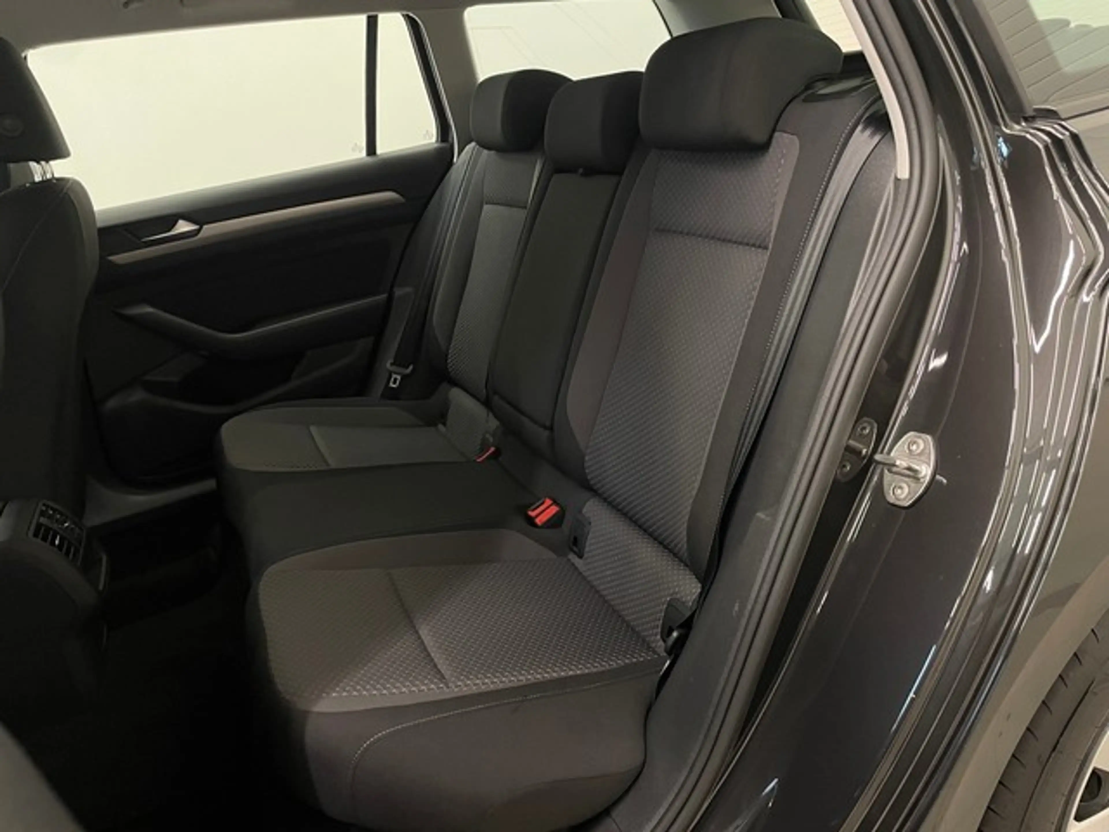Volkswagen Passat Variant 2.0 TDI Conceptline NAVI+LANE+APP+KAMERA — photo 9