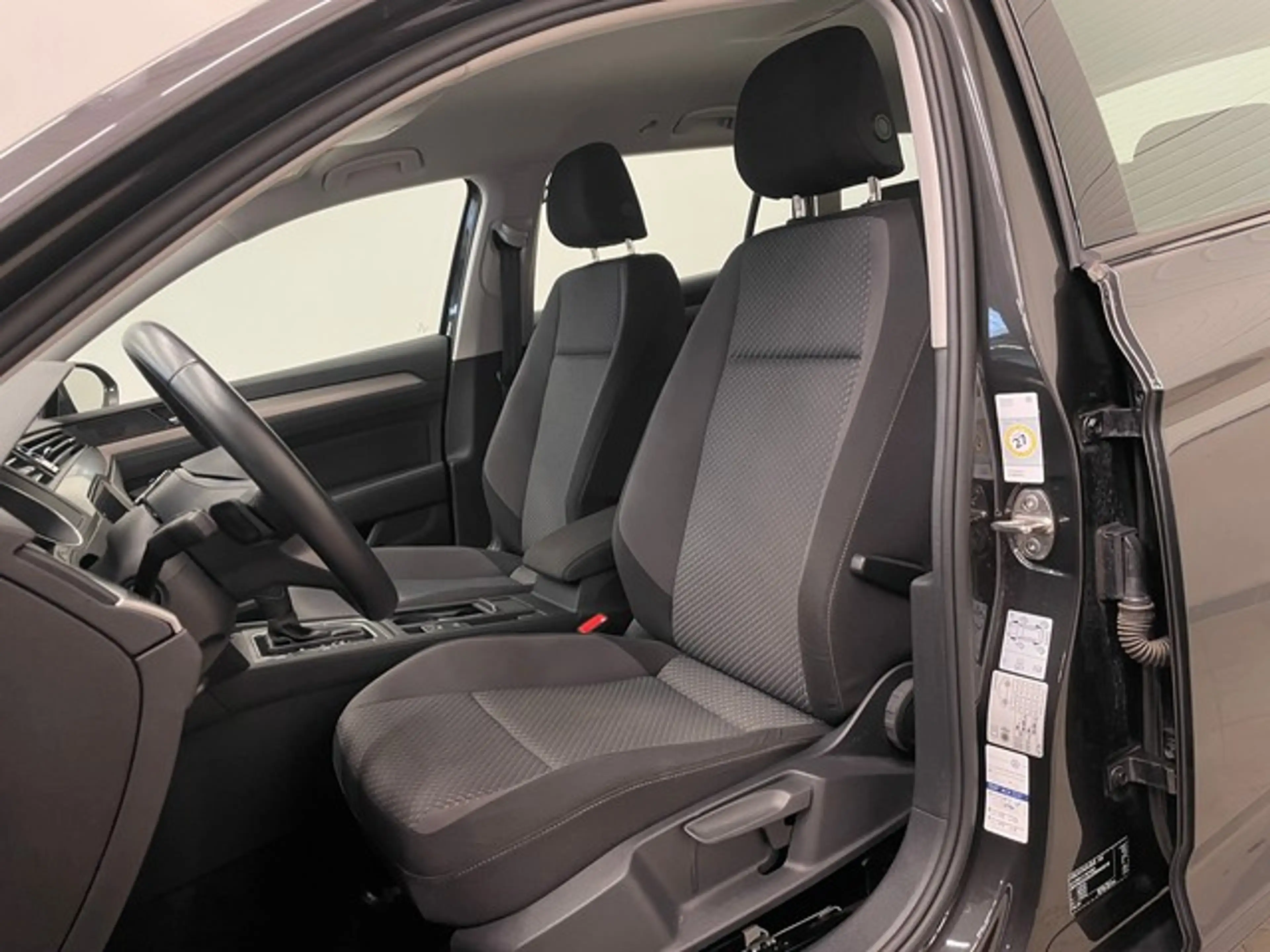 Volkswagen Passat Variant 2.0 TDI Conceptline NAVI+LANE+APP+KAMERA — photo 8