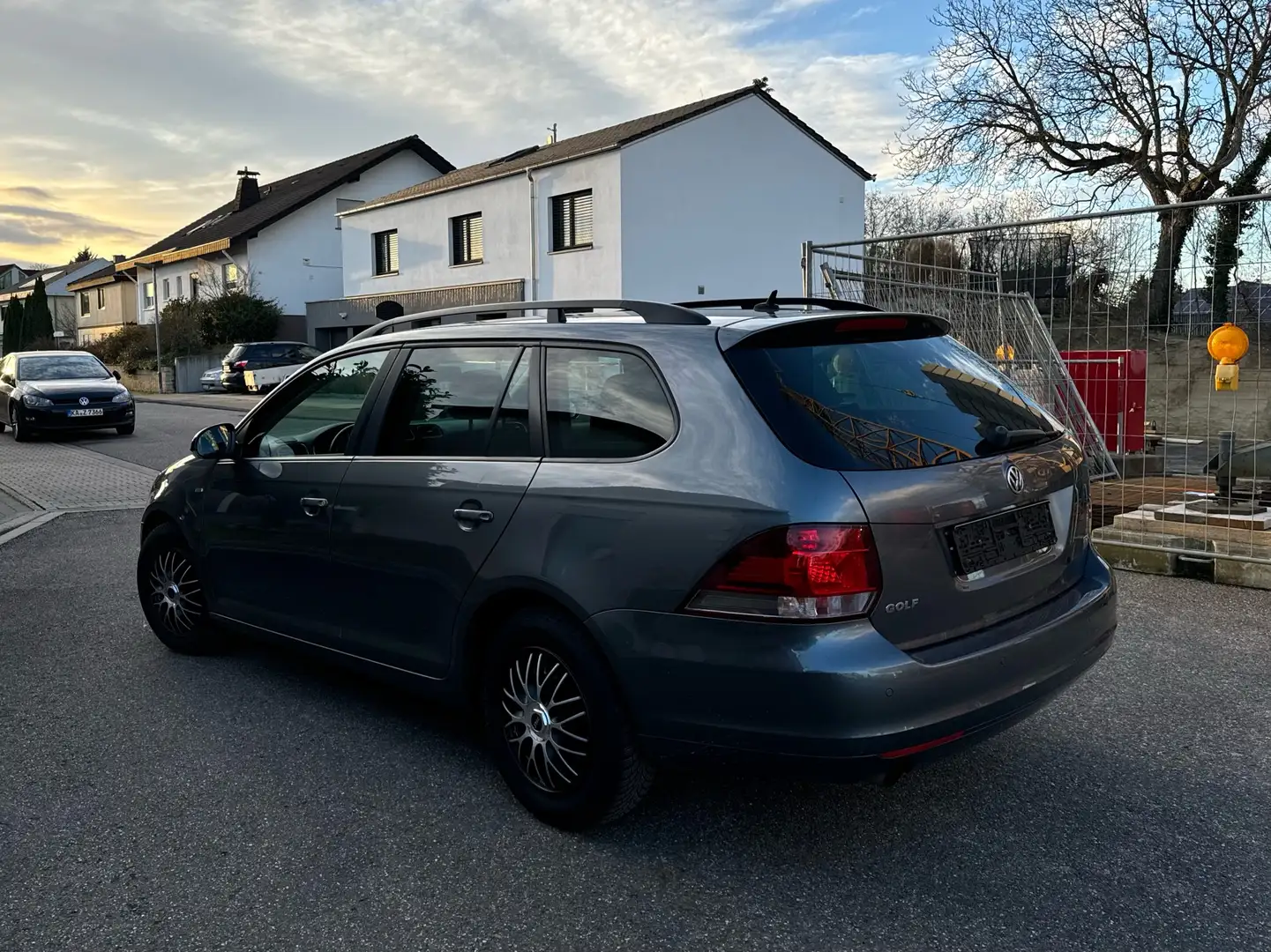 Volkswagen Golf Variant 1.6 TDI MATCH, EURO5, TÜV NEU! Top Zustand! Gris - 2