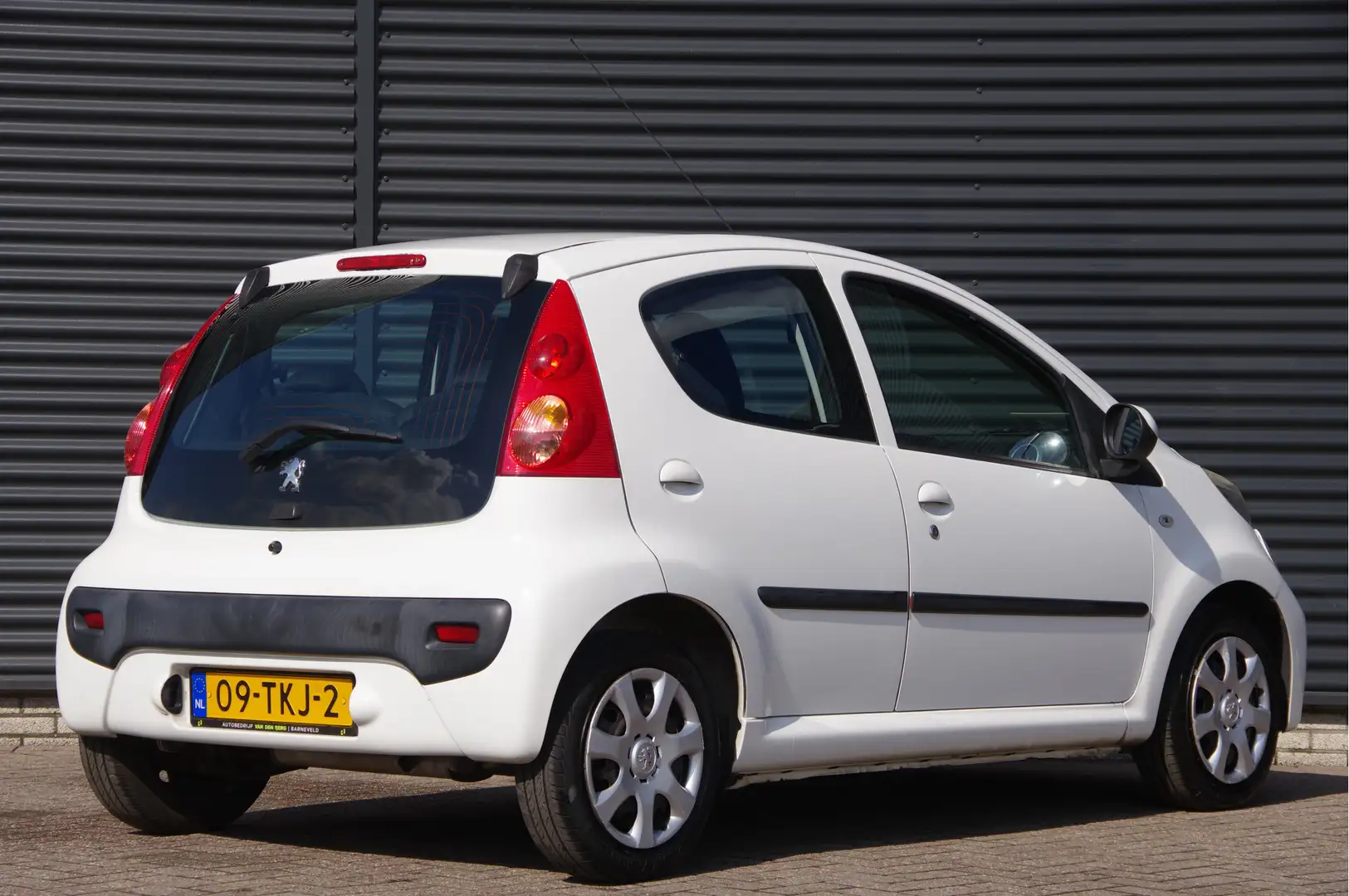 Peugeot 107 1.0-12V XS AIRCO, NL AUTO, NAP, 5DEURS, ELEKTRISCH Bílá - 2