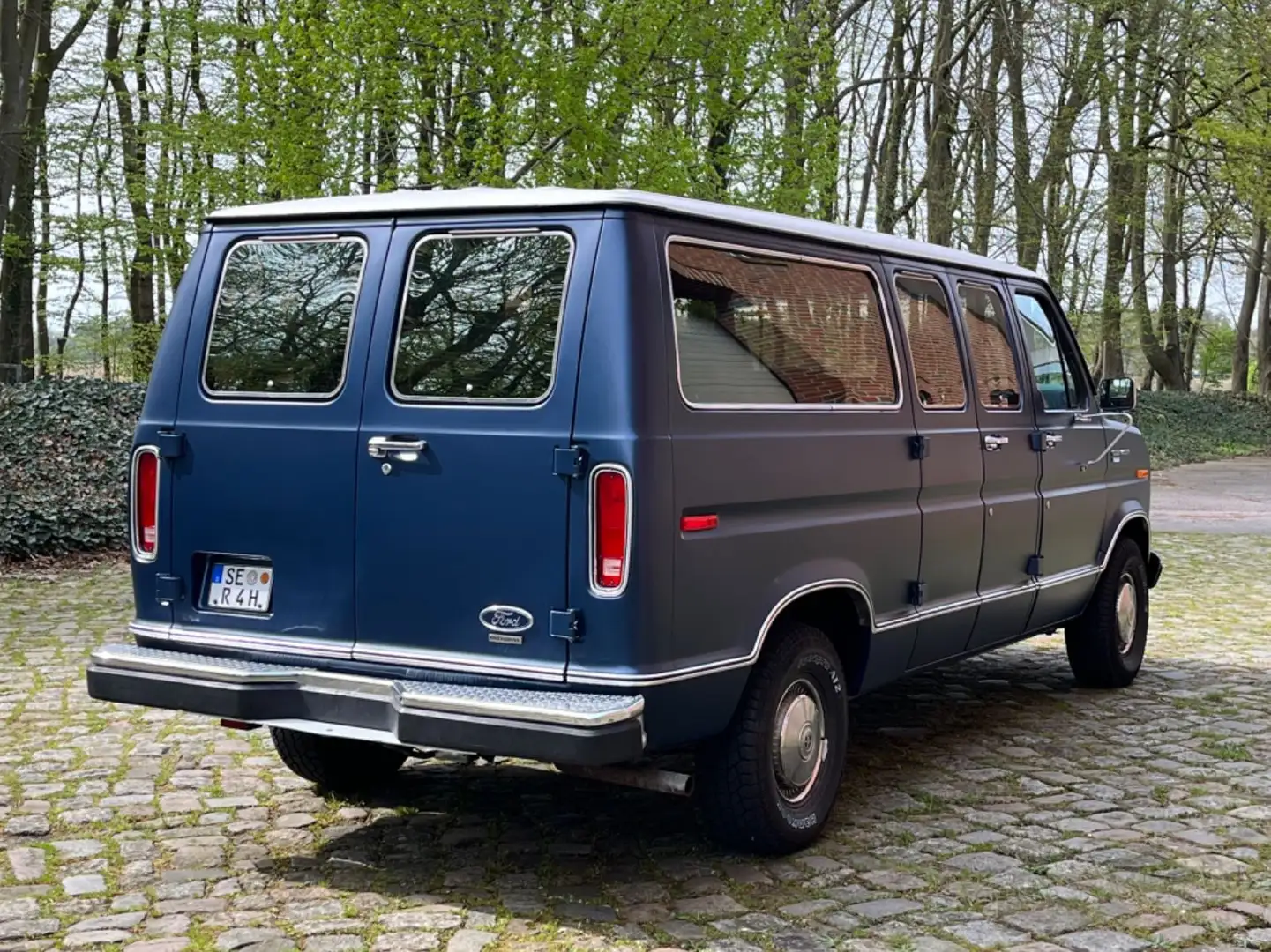 Ford Econoline E150 Club-Wagon XLT, super Zustand!!! Modrá - 2